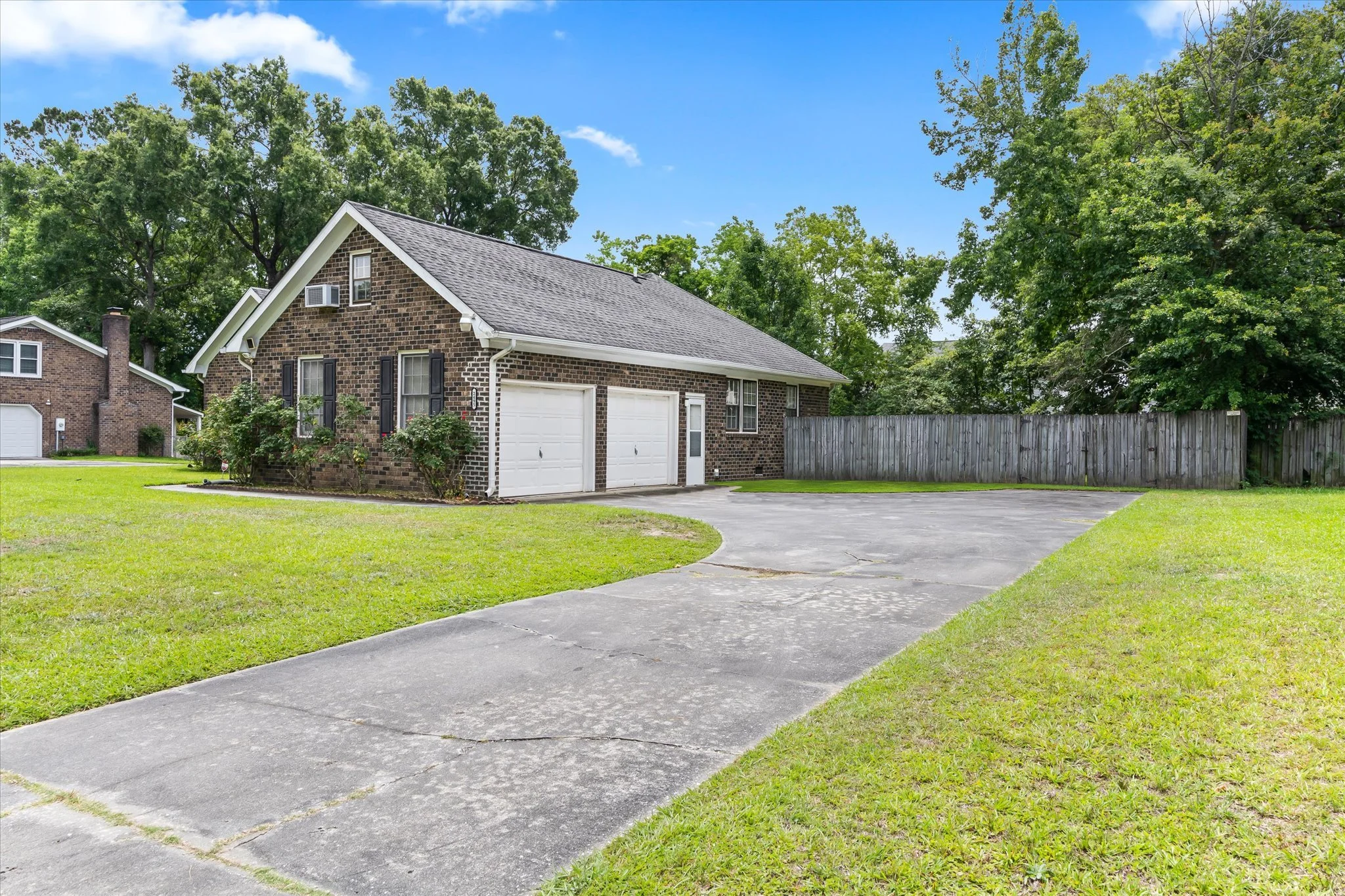 20-Garage Exterior.jpg