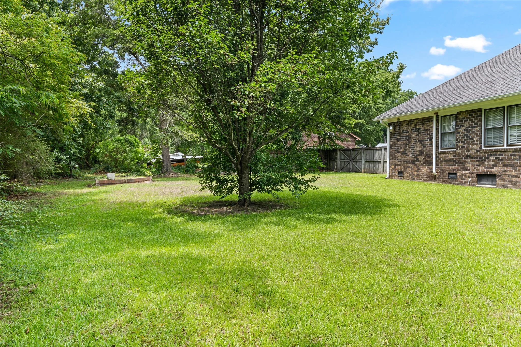 23-Backyard.jpg