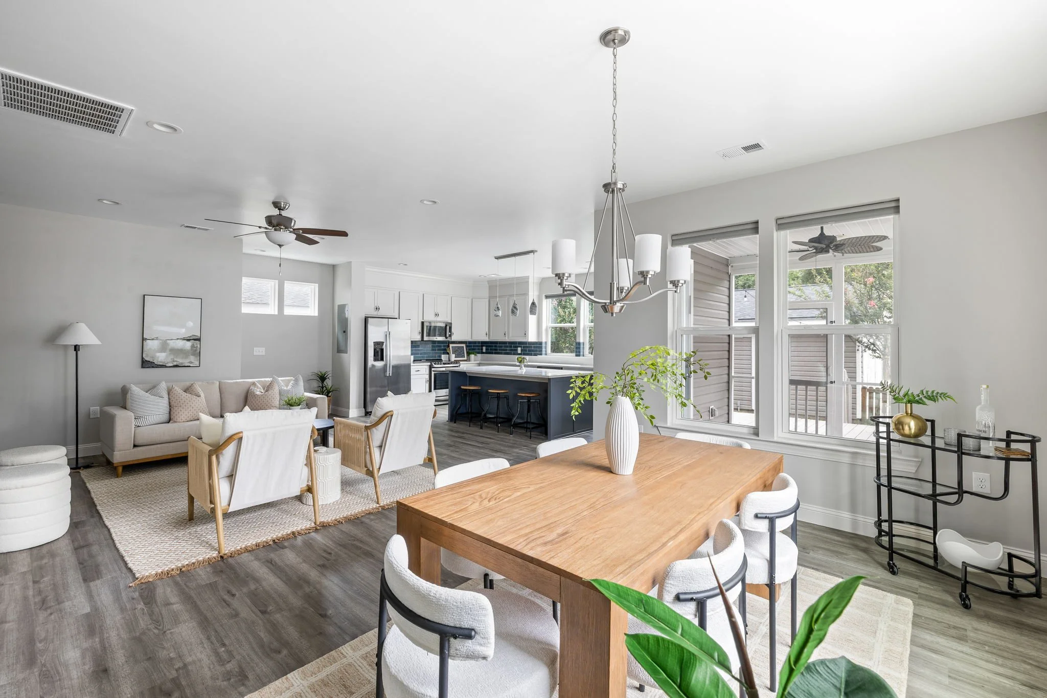 6-Dining looking at kitchen.jpg