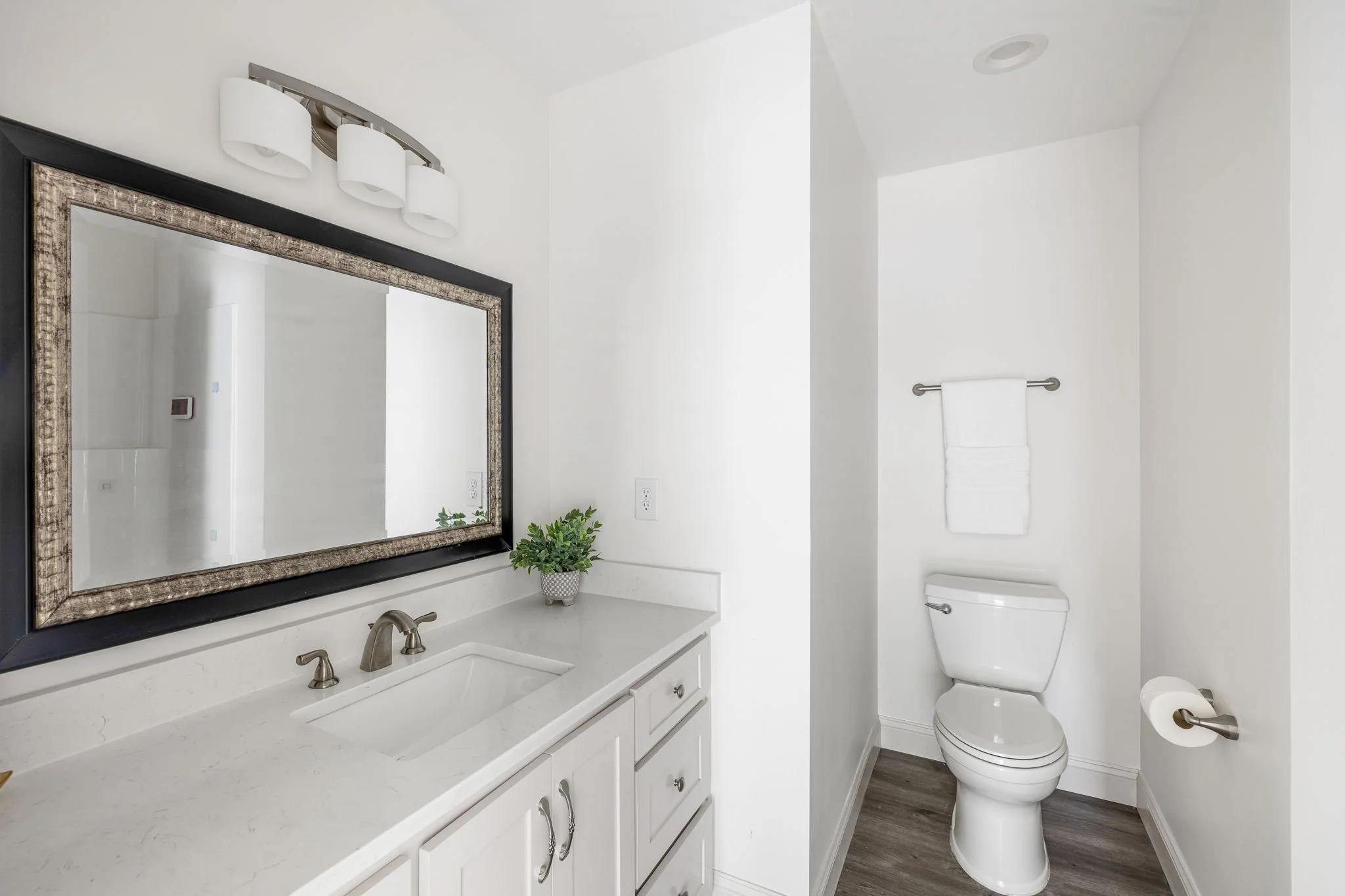 20-Upstairs Bath black mirror.jpg