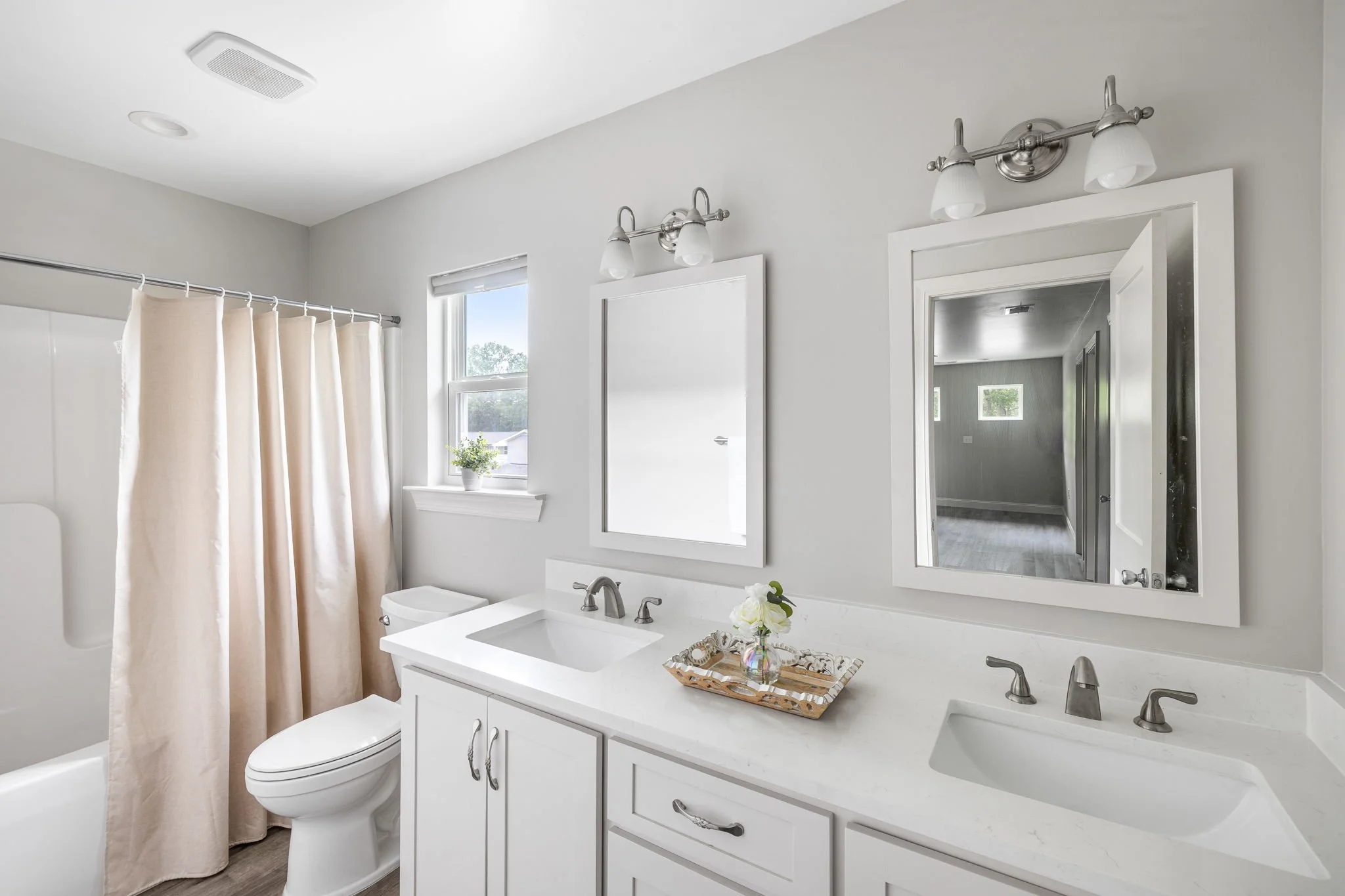 22-Upstairs bath w pink.jpg