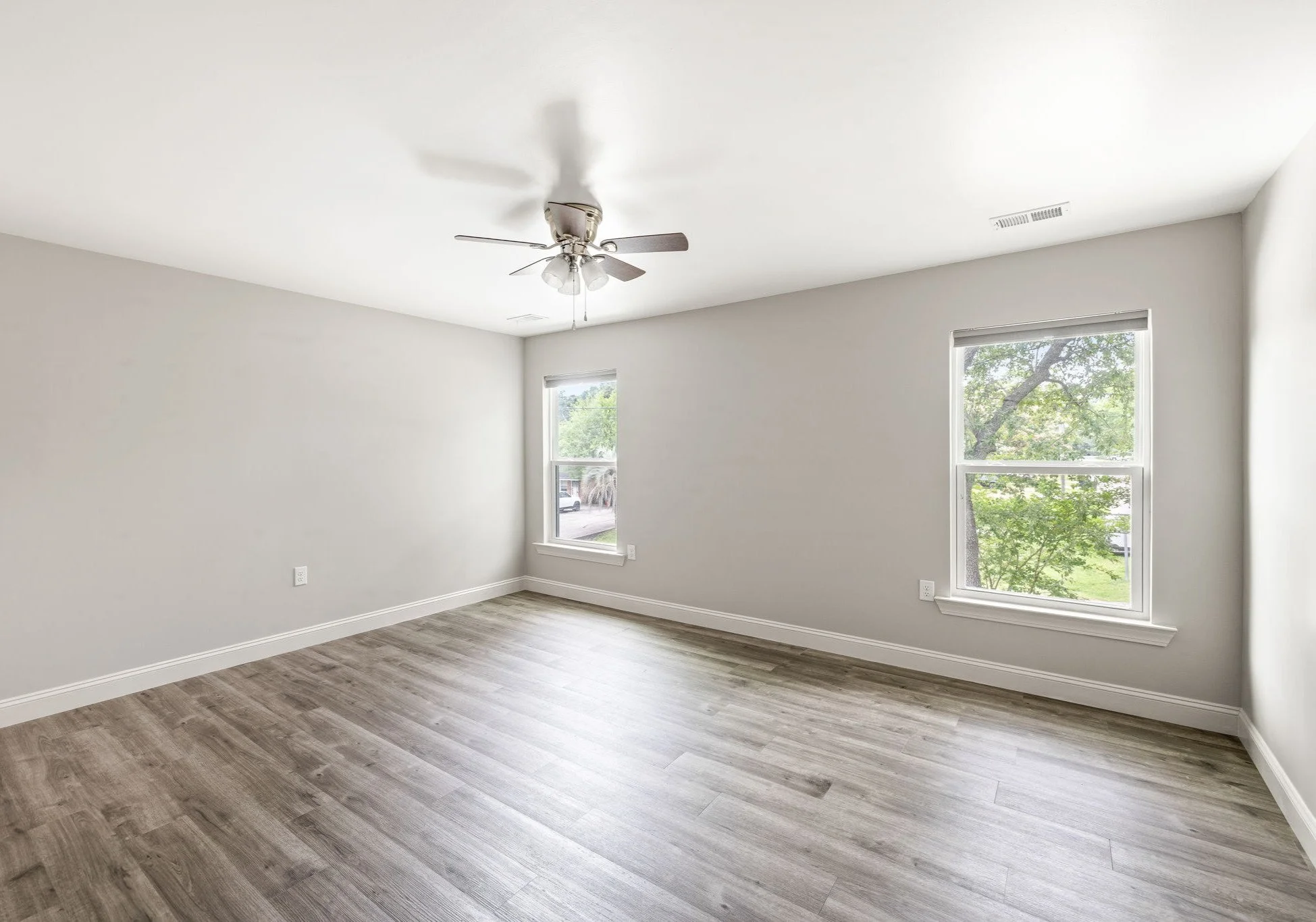 24-Bedroom upstairs.jpg