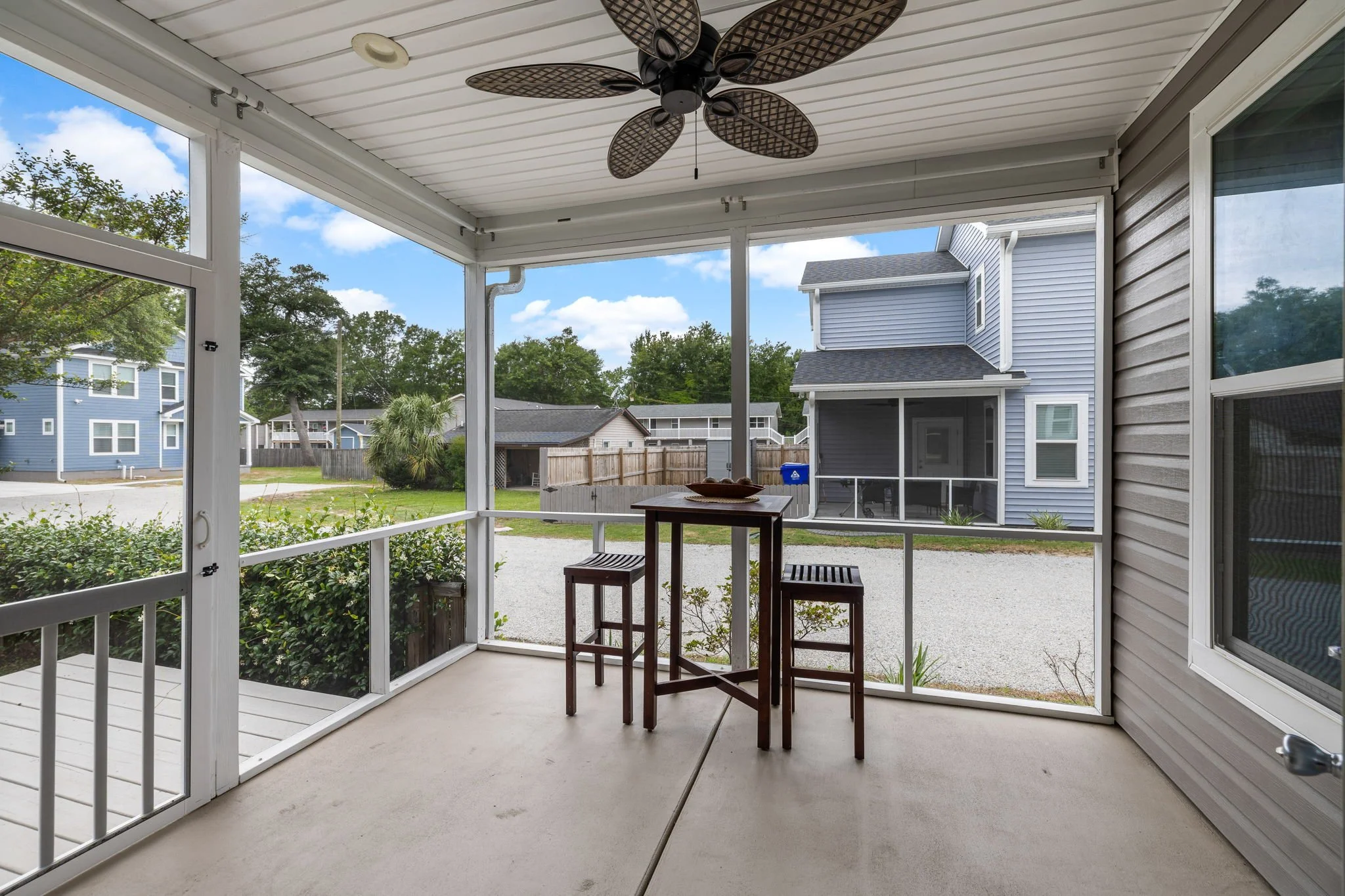 27-Screenedporch.jpg