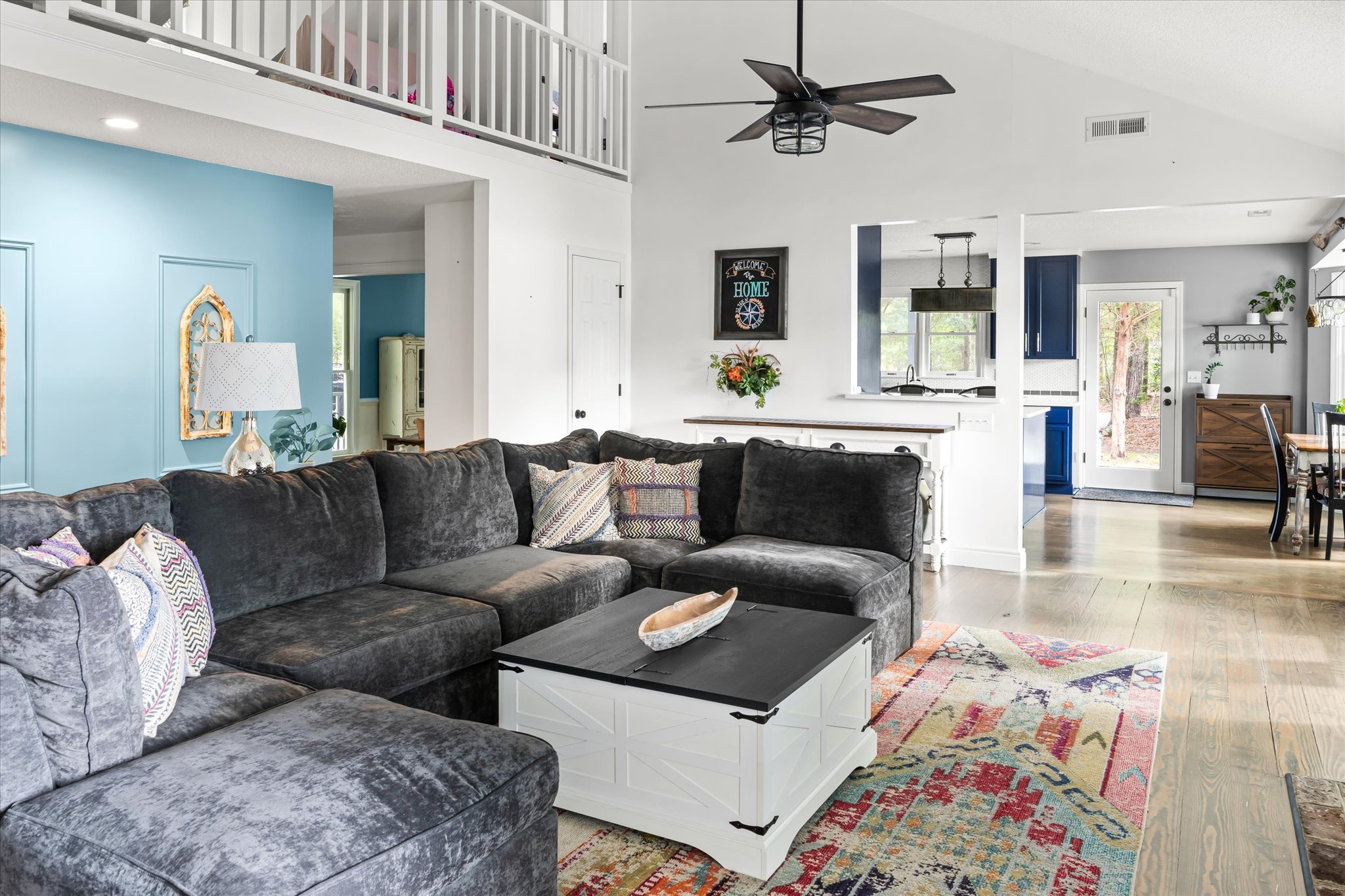 13-Living Room.jpg