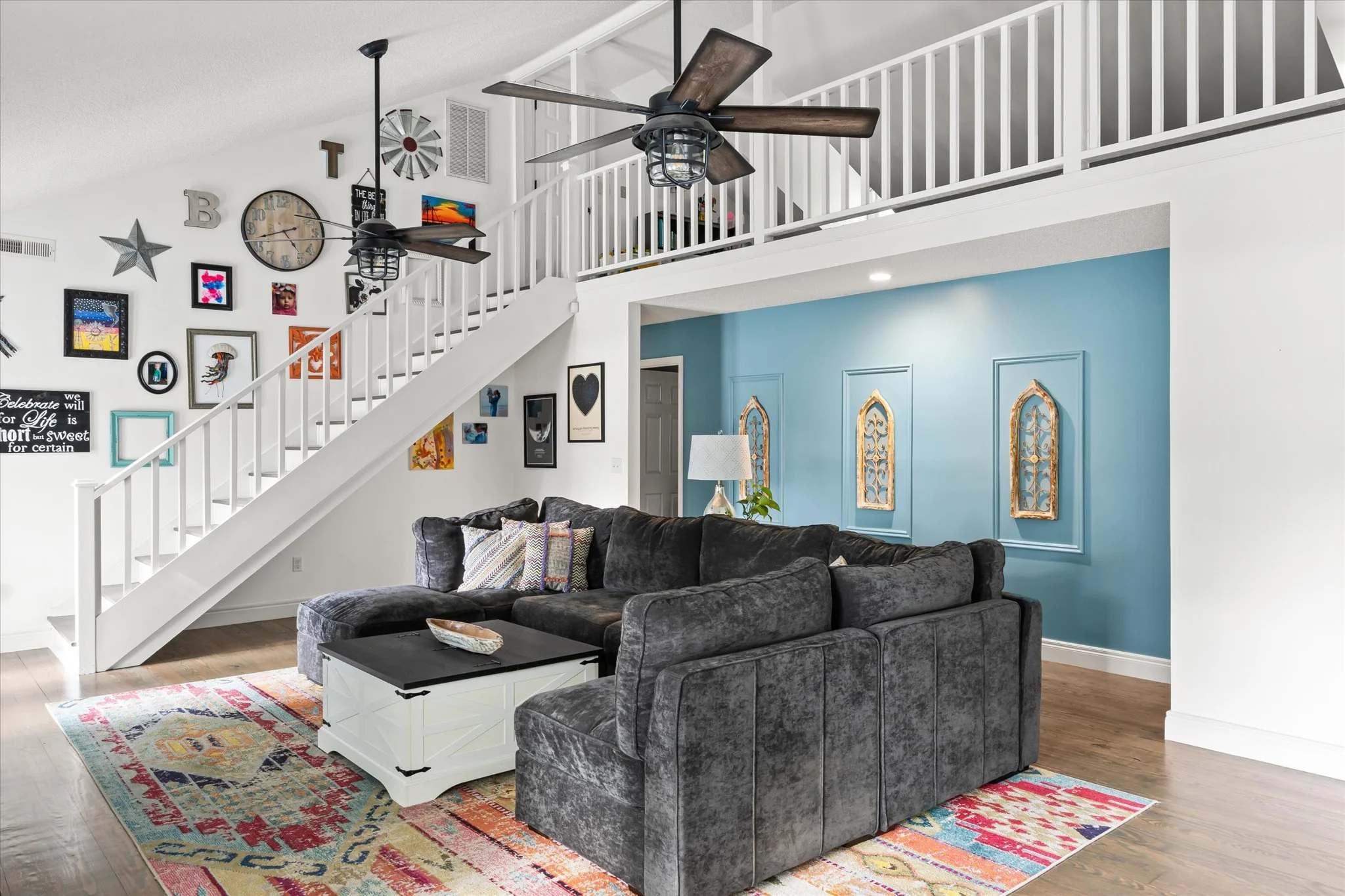 15-Living Room.jpg