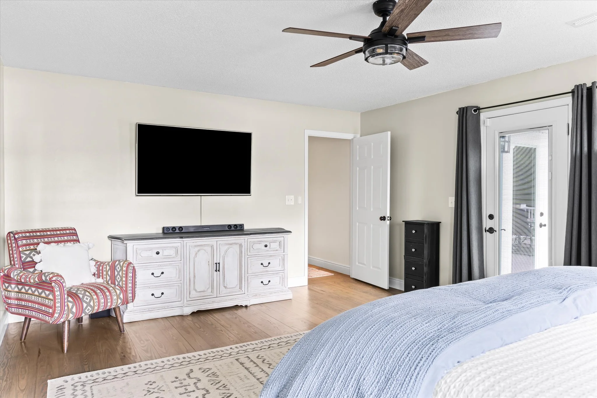 20-Master Bedroom.jpg