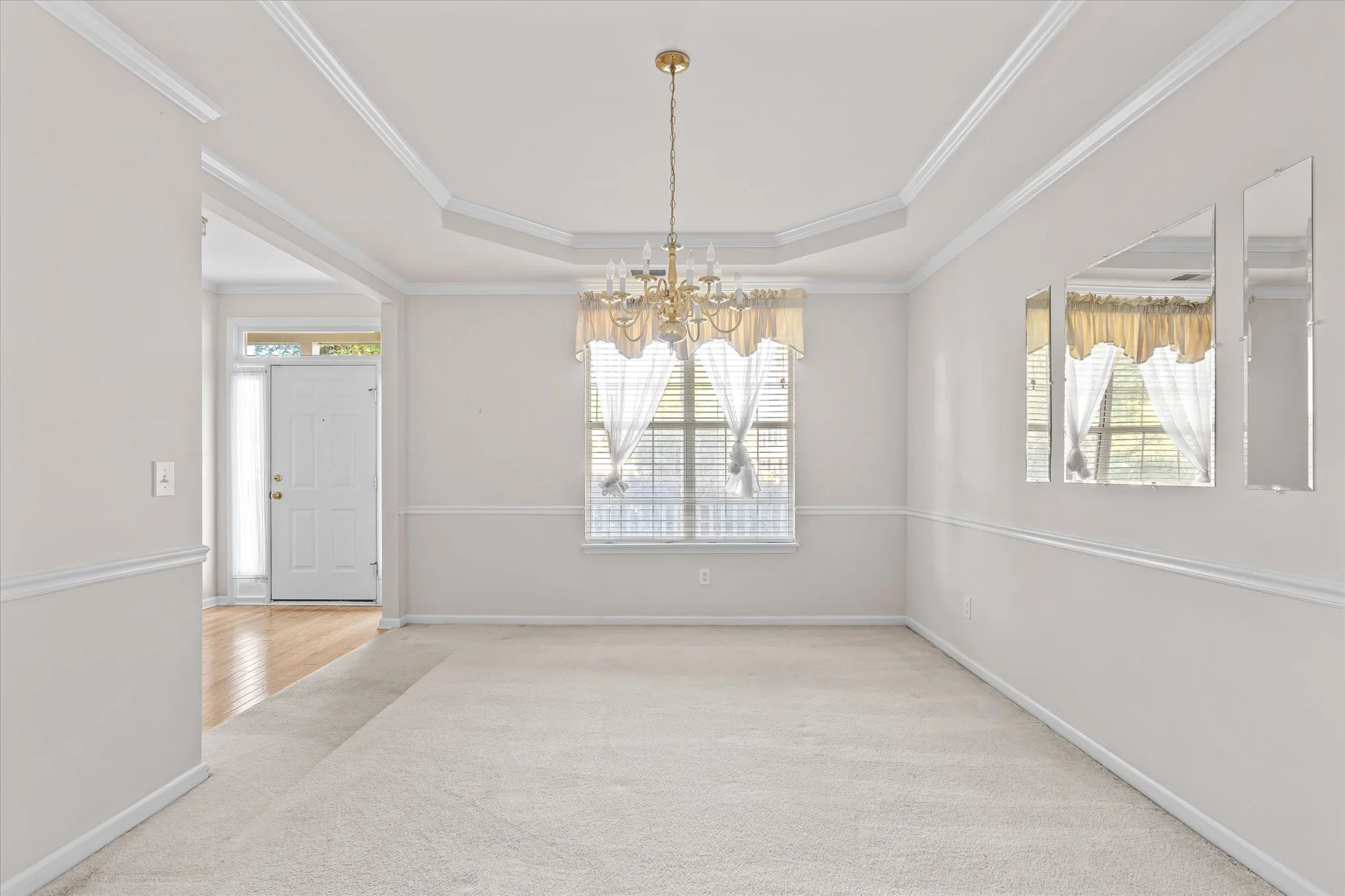 04-Dining Room.jpg