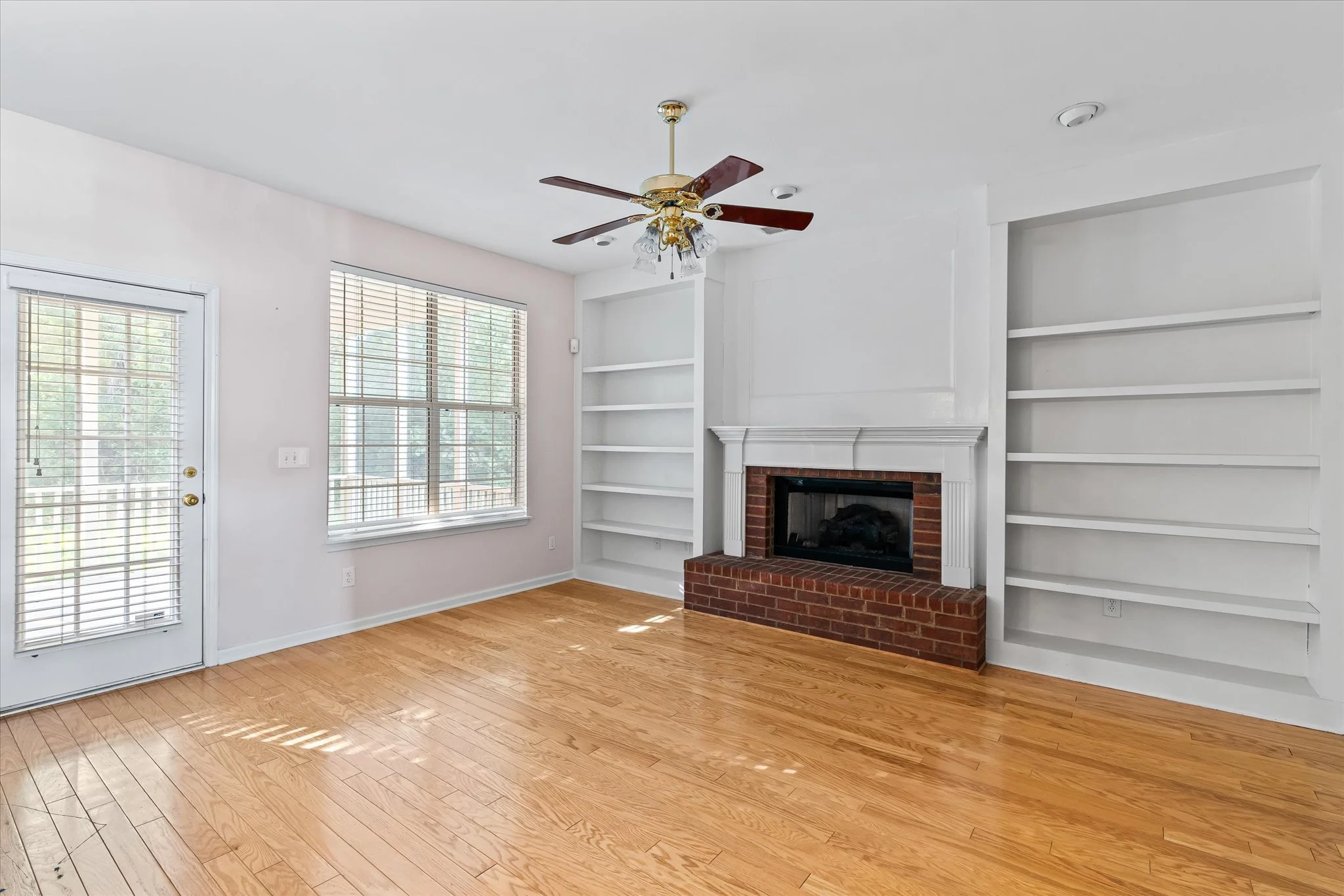 07-Living Room.jpg