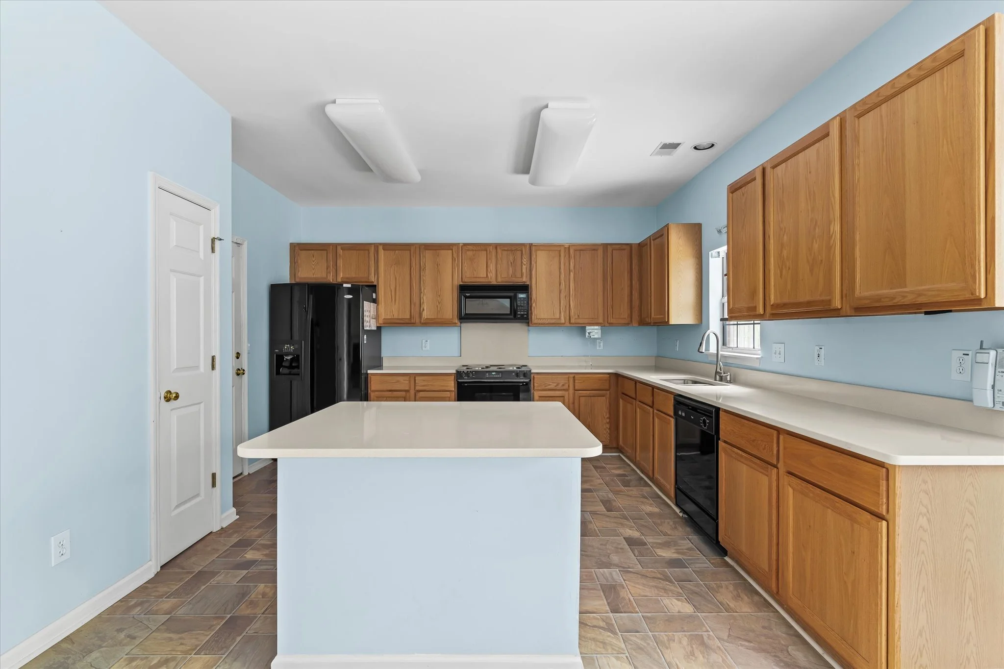 10-Kitchen.jpg