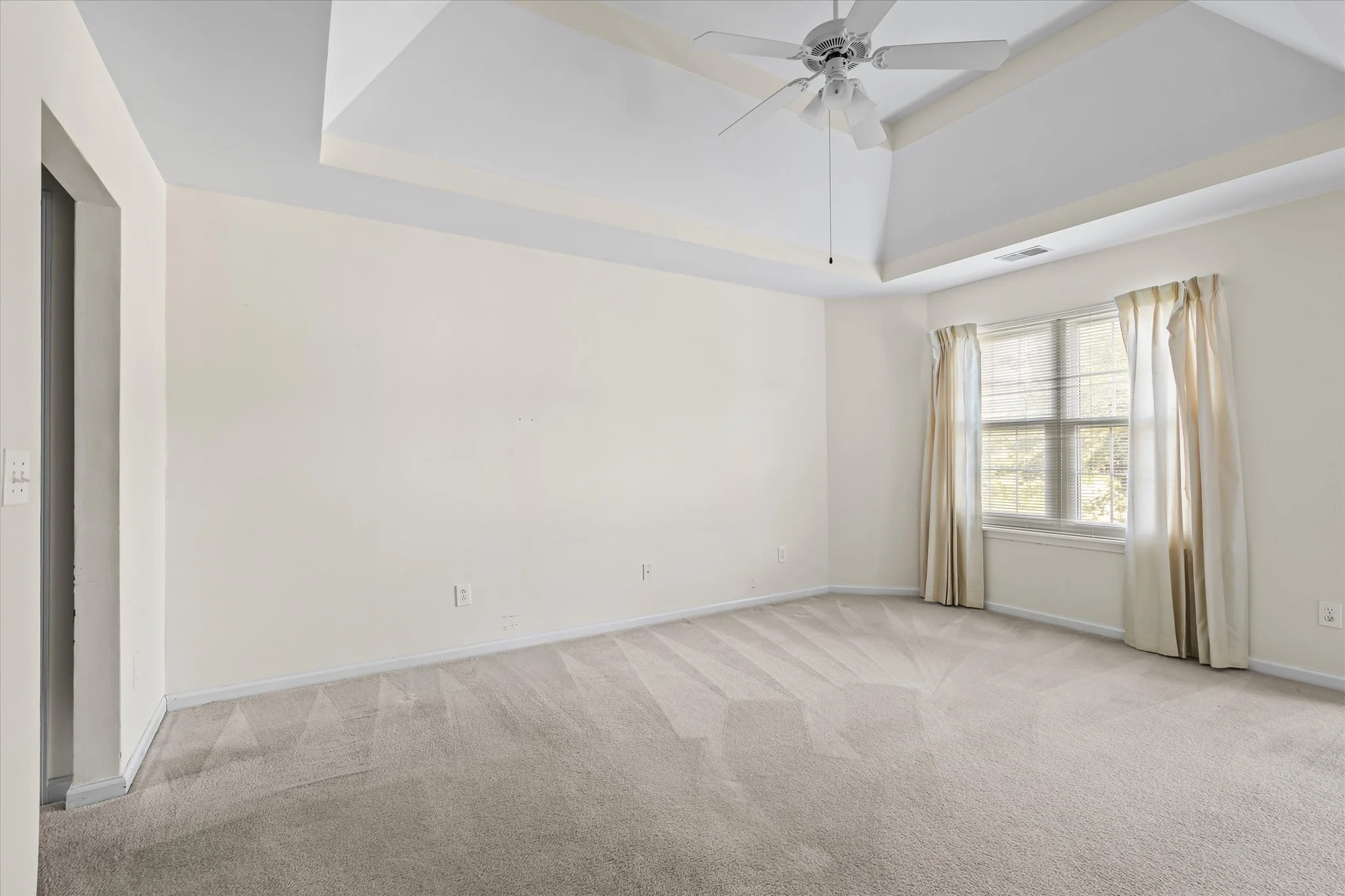 12-Master Bedroom.jpg