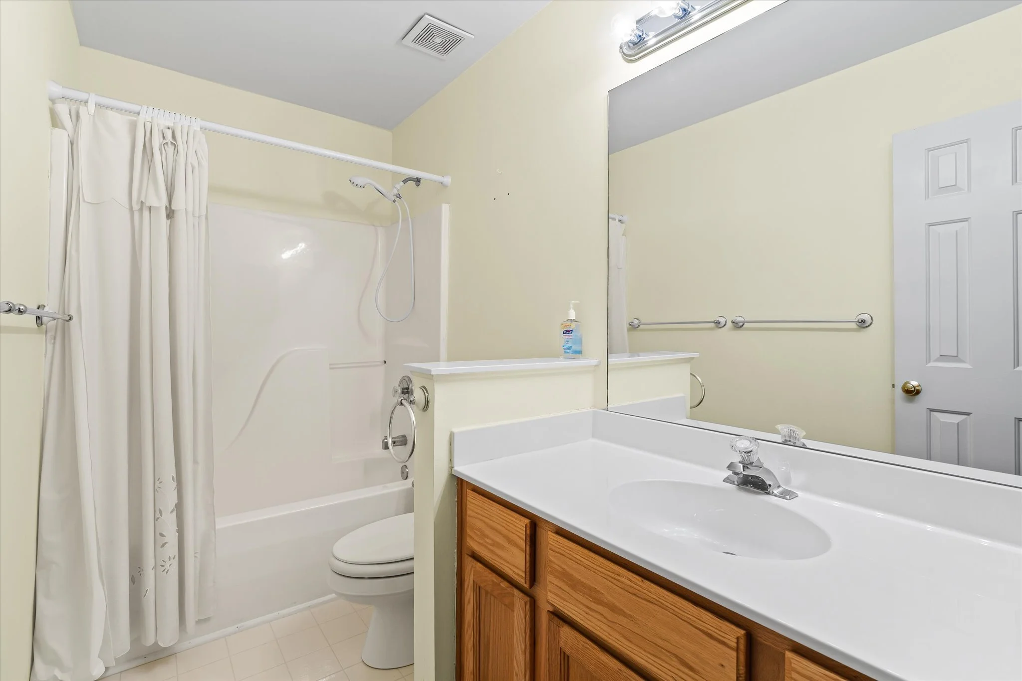 20-Bathroom 2.jpg