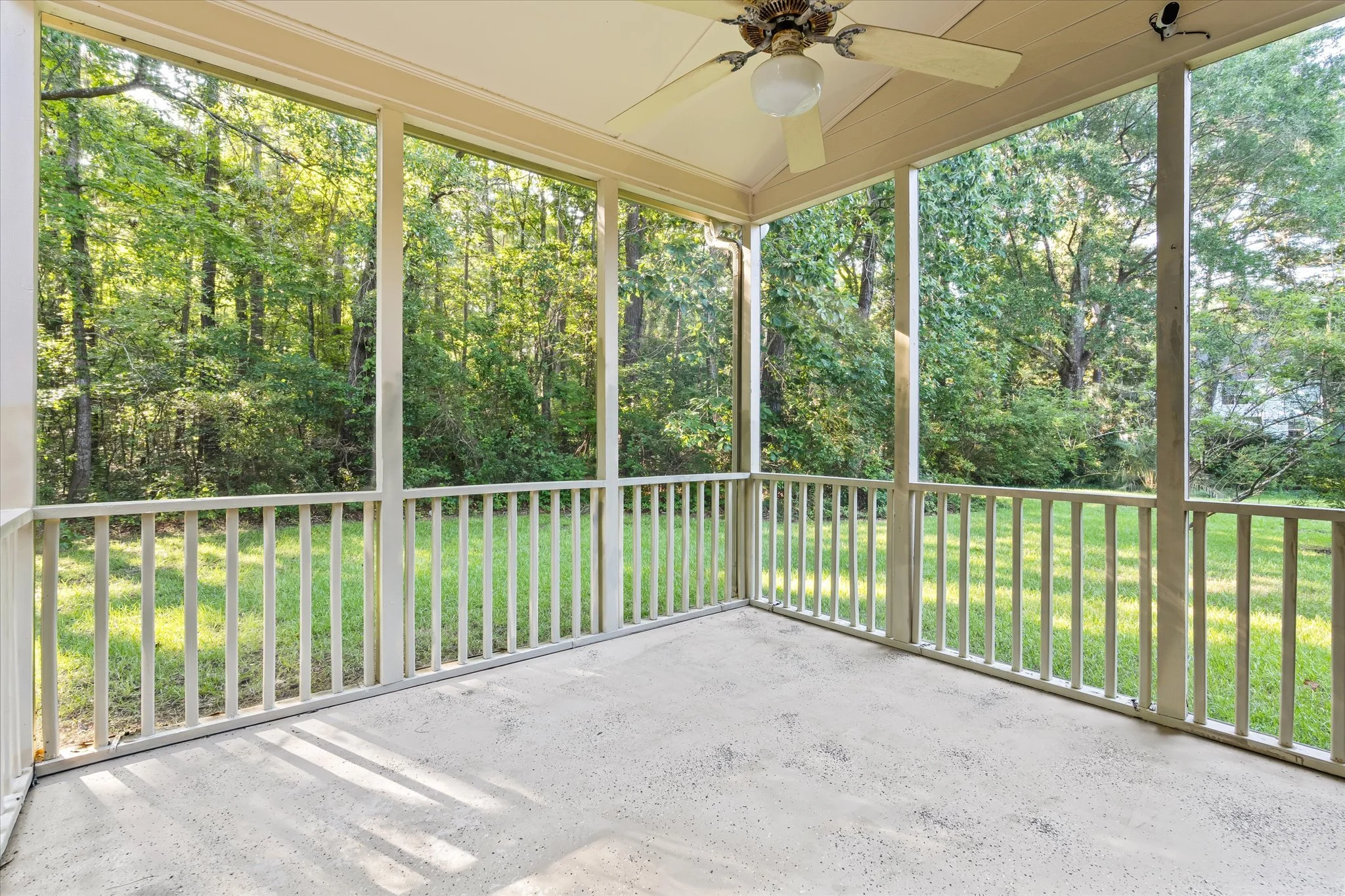 23-Screened Porch.jpg