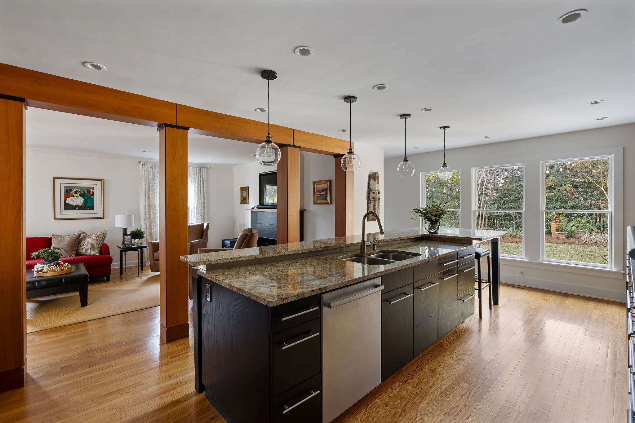 5-web-or-mls-272 Bampfield Dr-6.jpg