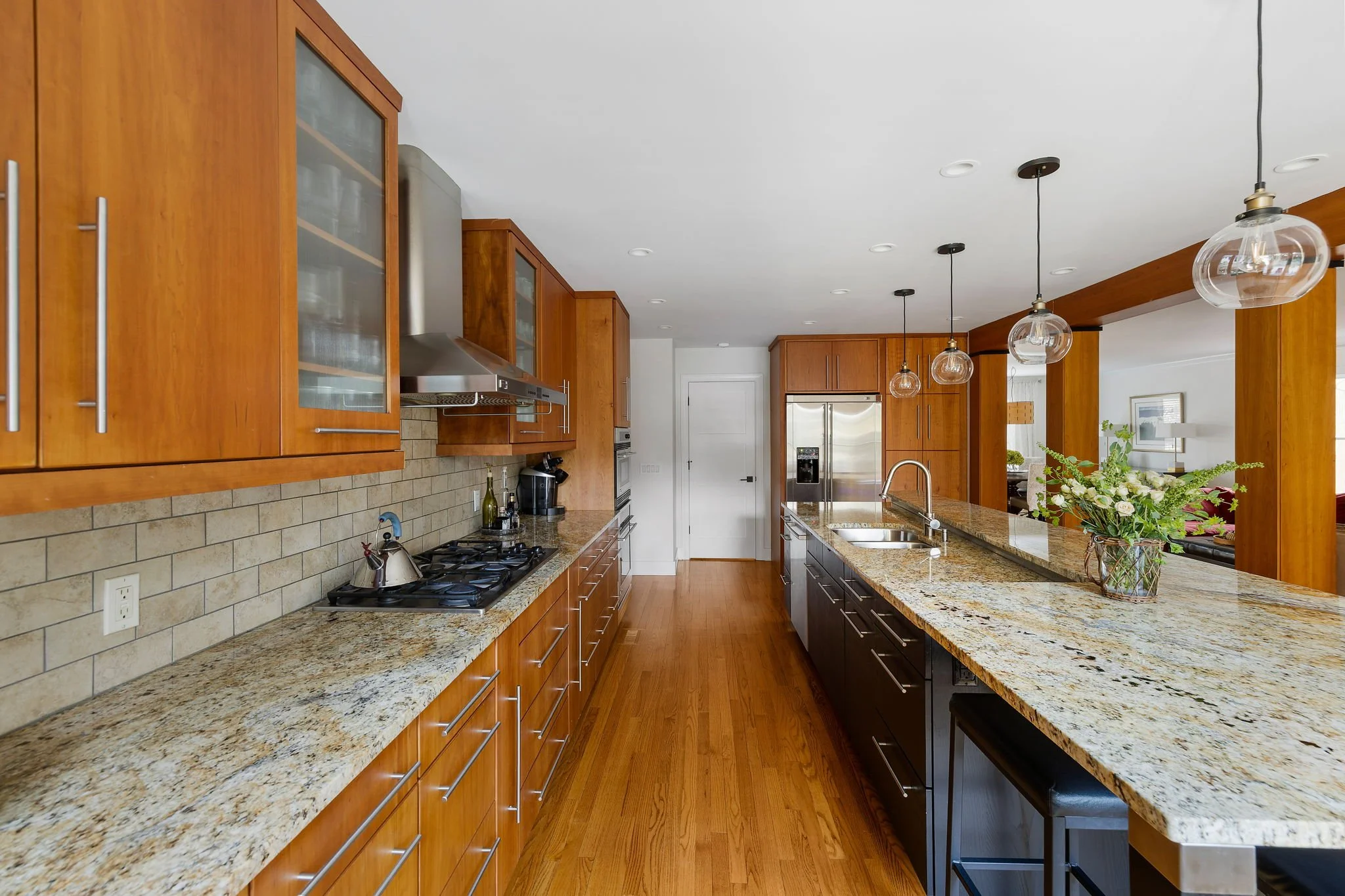 6-web-or-mls-272 Bampfield Dr-7.jpg