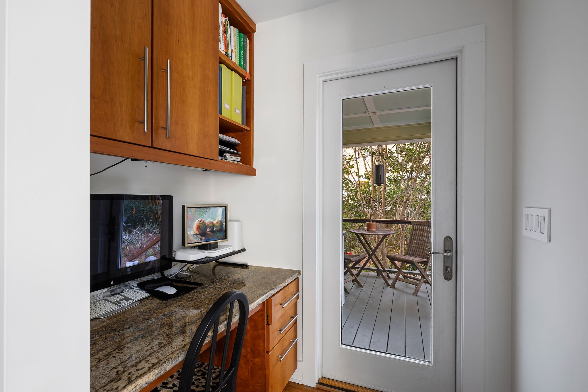 11-web-or-mls-272 Bampfield Dr-9.jpg