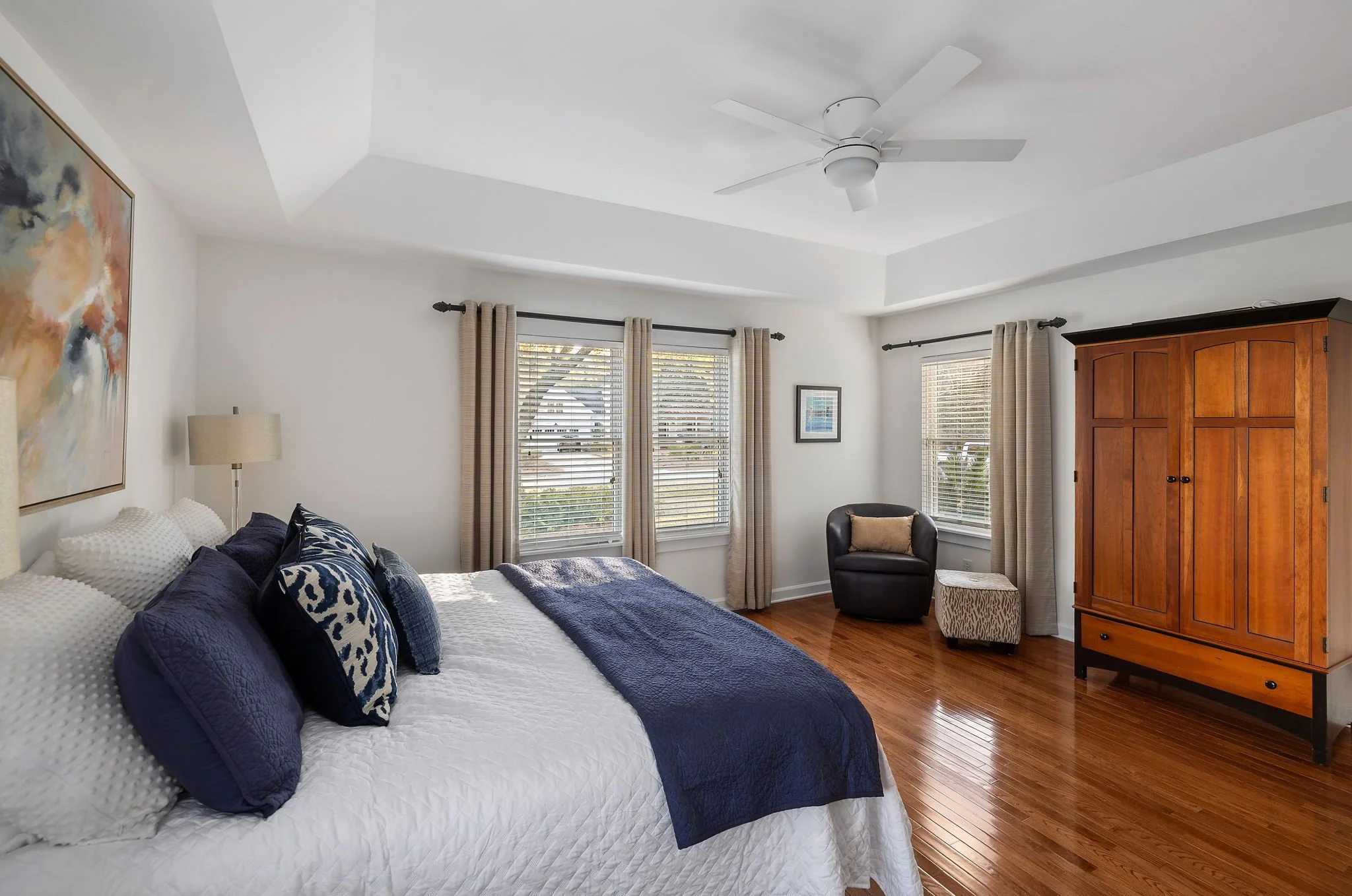 13-web-or-mls-272 Bampfield Dr-12.jpg