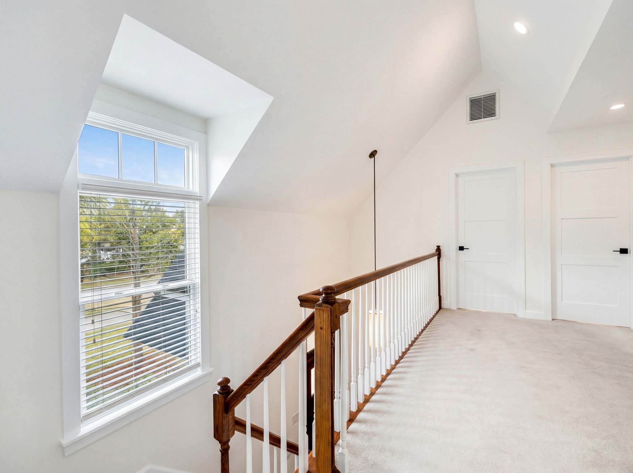 17-web-or-mls-272 Bampfield Dr-1 (2).jpg