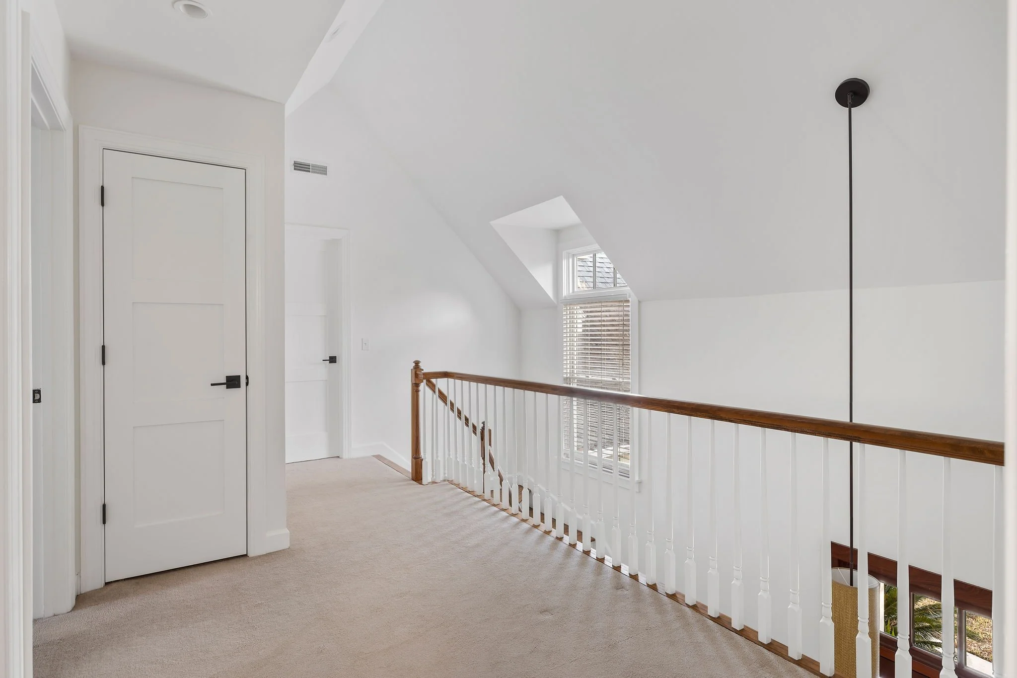 19-web-or-mls-272 Bampfield Dr-17.jpg