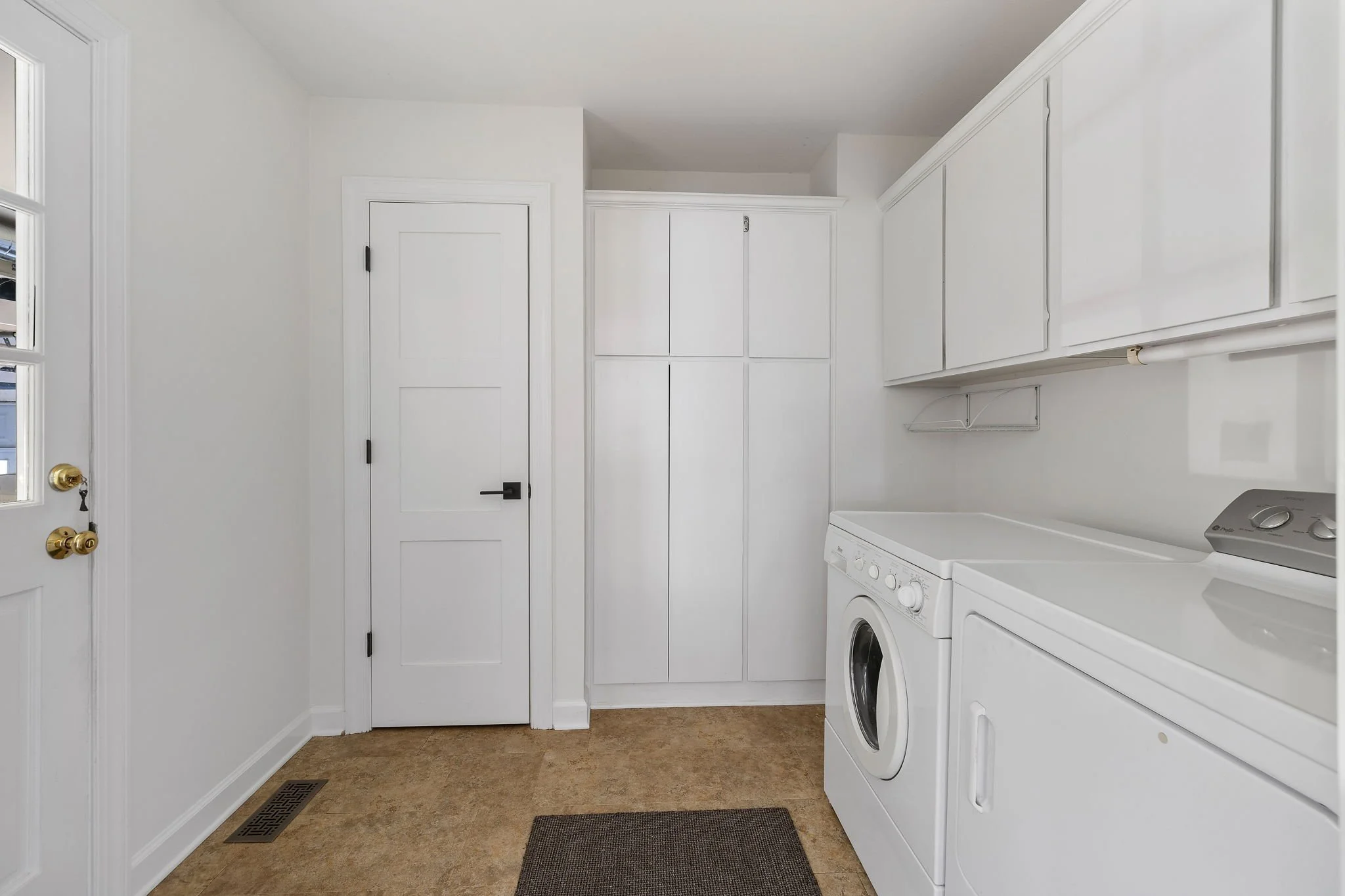 20-web-or-mls-272 Bampfield Dr-10.jpg