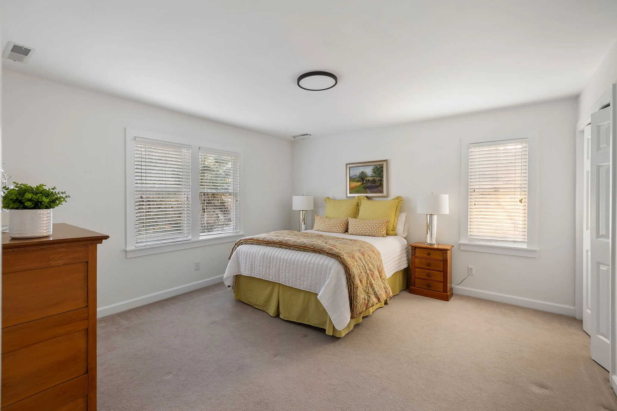 22-web-or-mls-272 Bampfield Dr-19.jpg