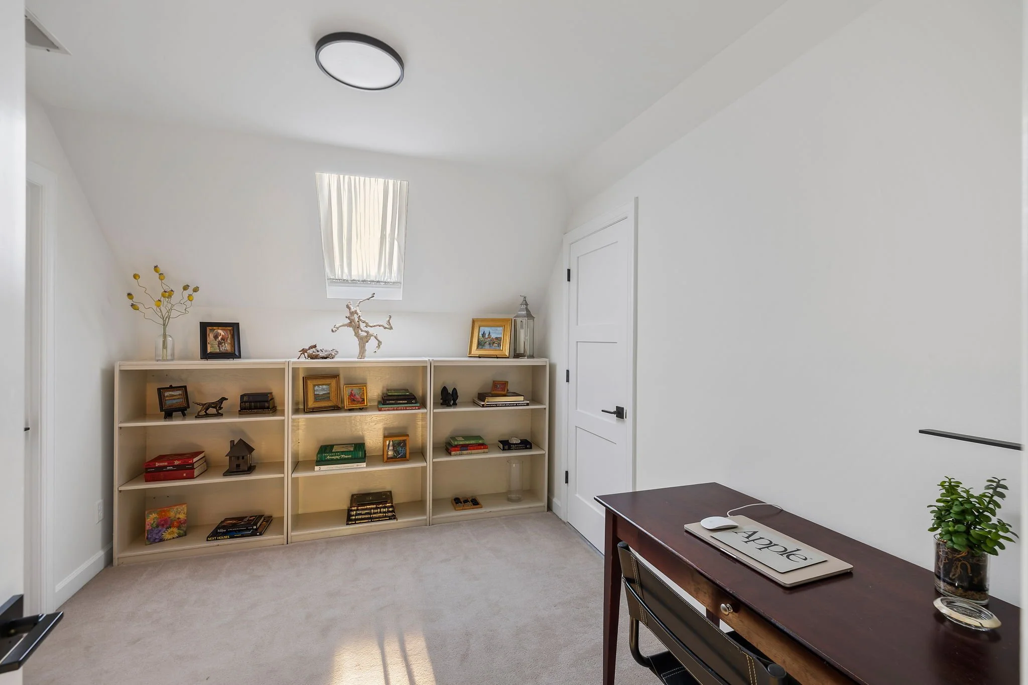 24-web-or-mls-272 Bampfield Dr-21.jpg