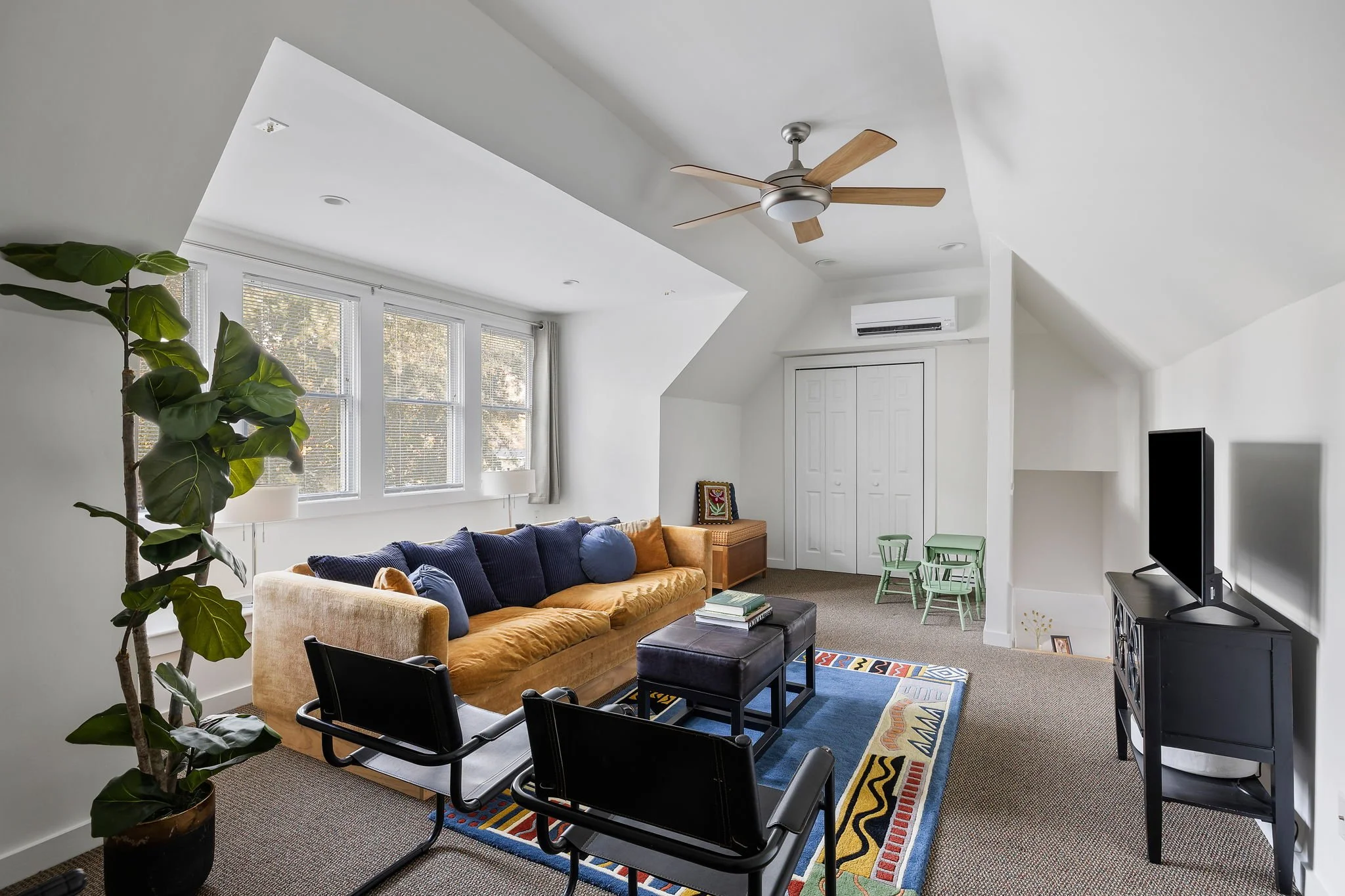 27-web-or-mls-272 Bampfield Dr-24.jpg