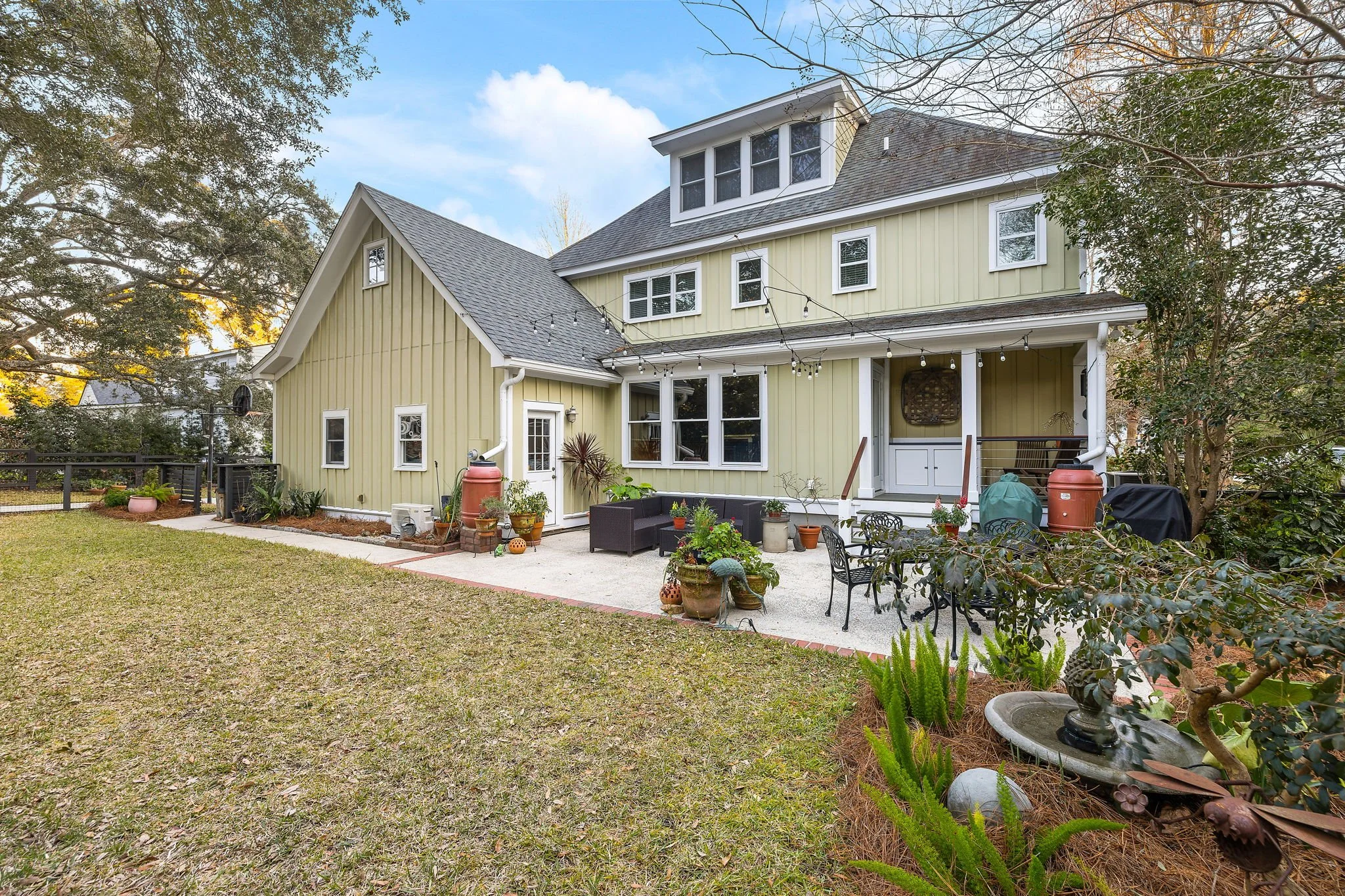 32-web-or-mls-272 Bampfield Dr-29.jpg