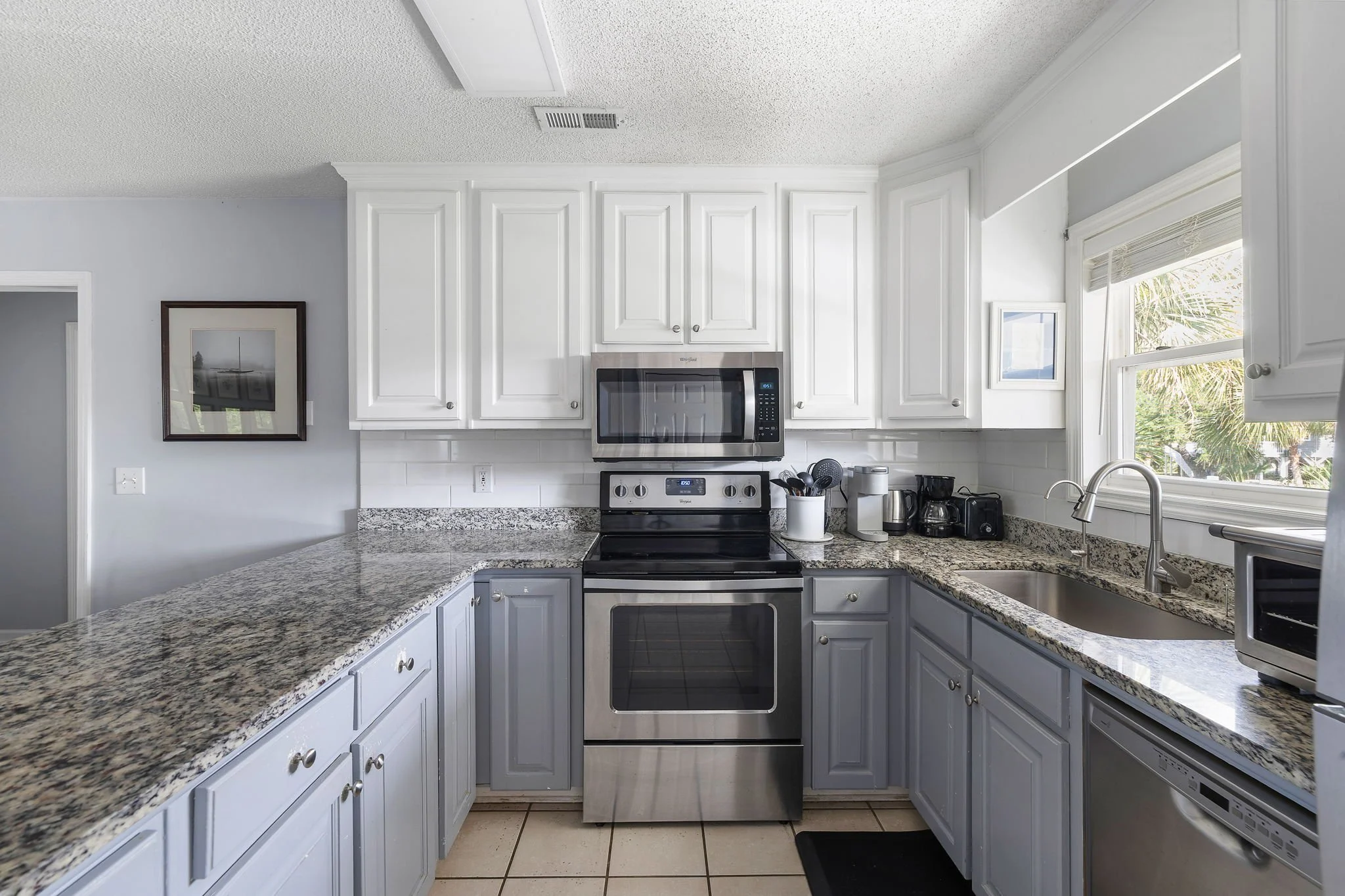 12 kitchen.jpg