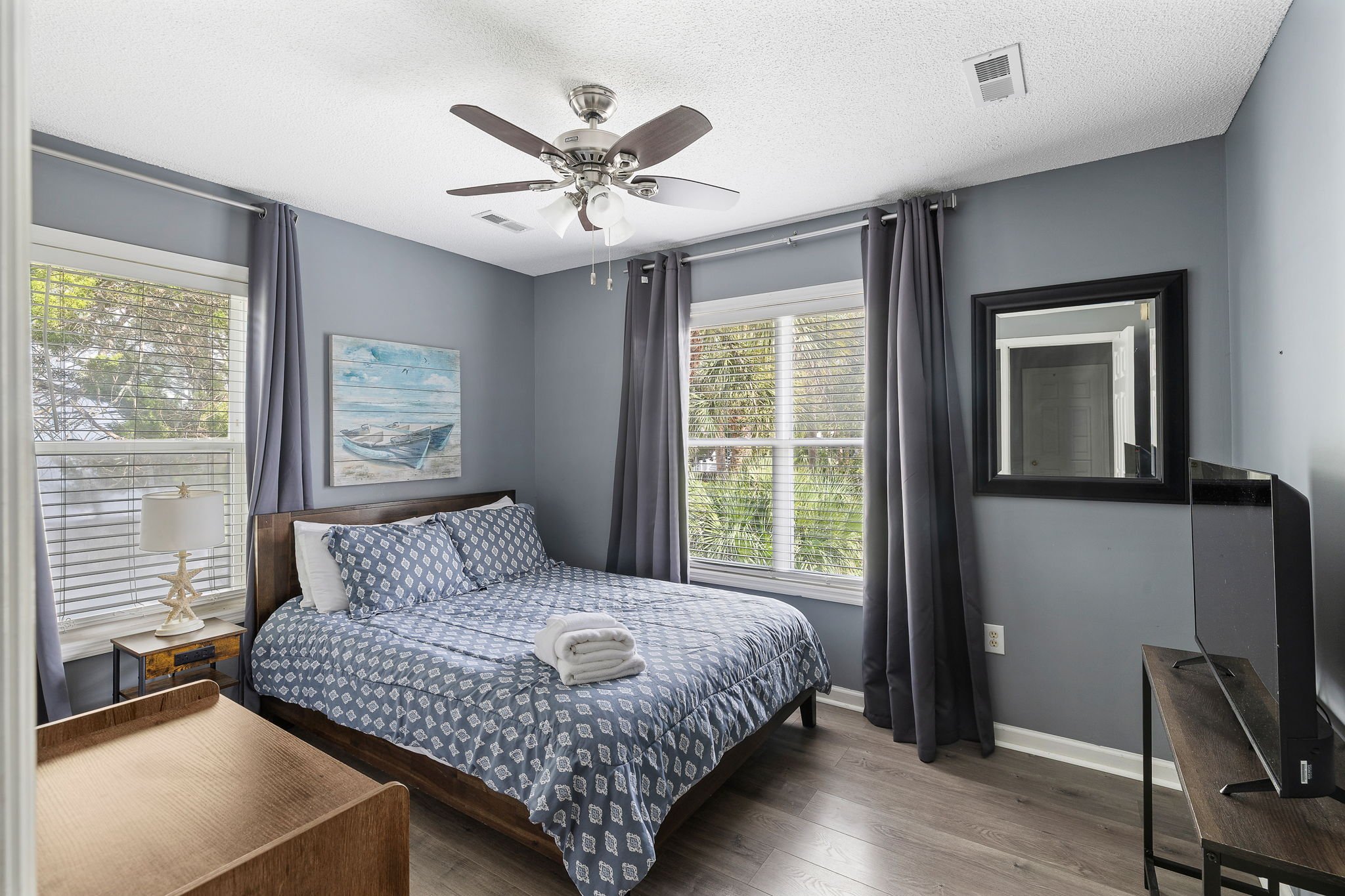 19 bedroom.jpg