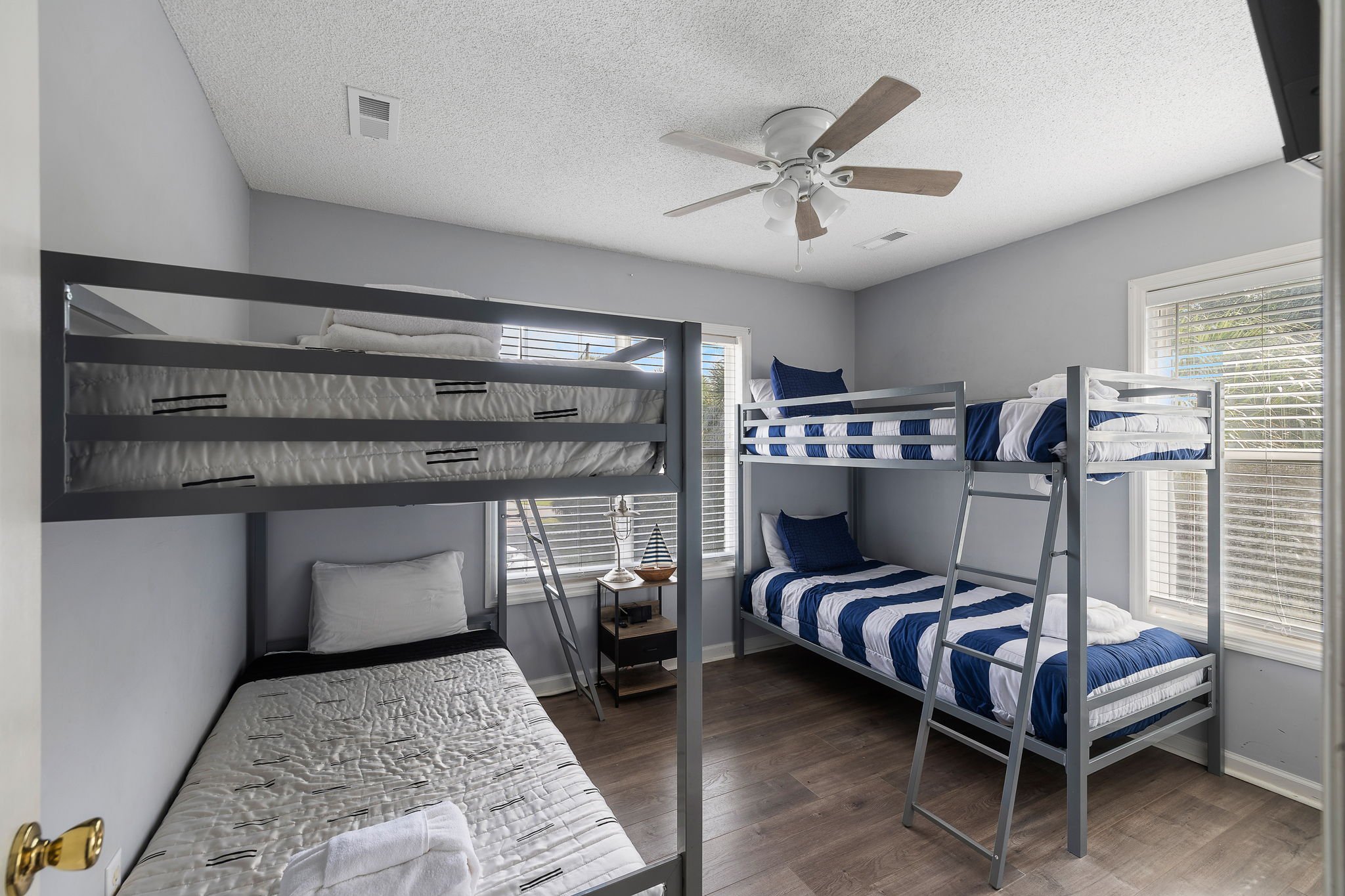 21 bedroom.jpg