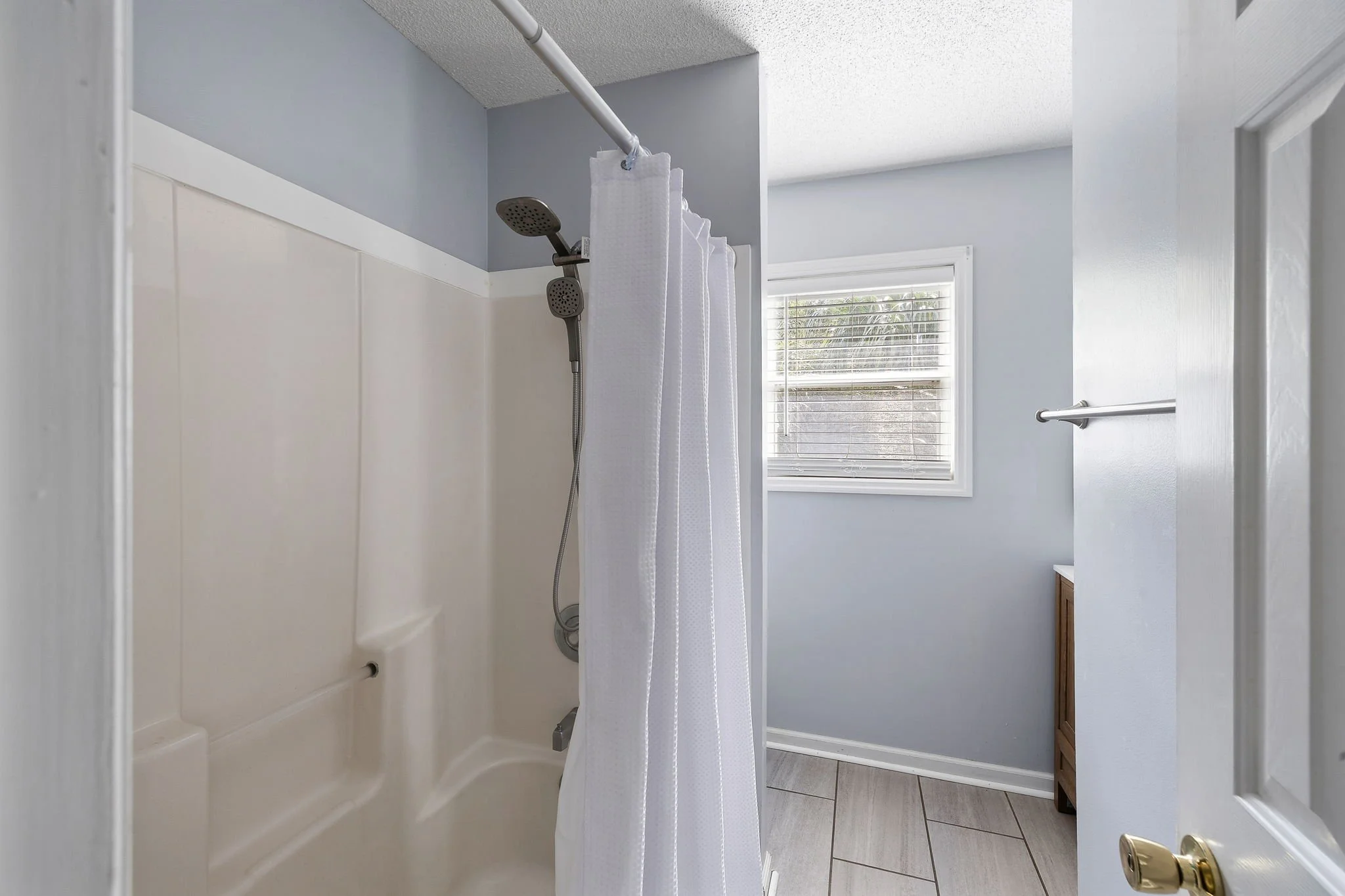 23 bath.jpg