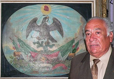 Don Felipe Talavera in front of Escudo Mexicano by LT