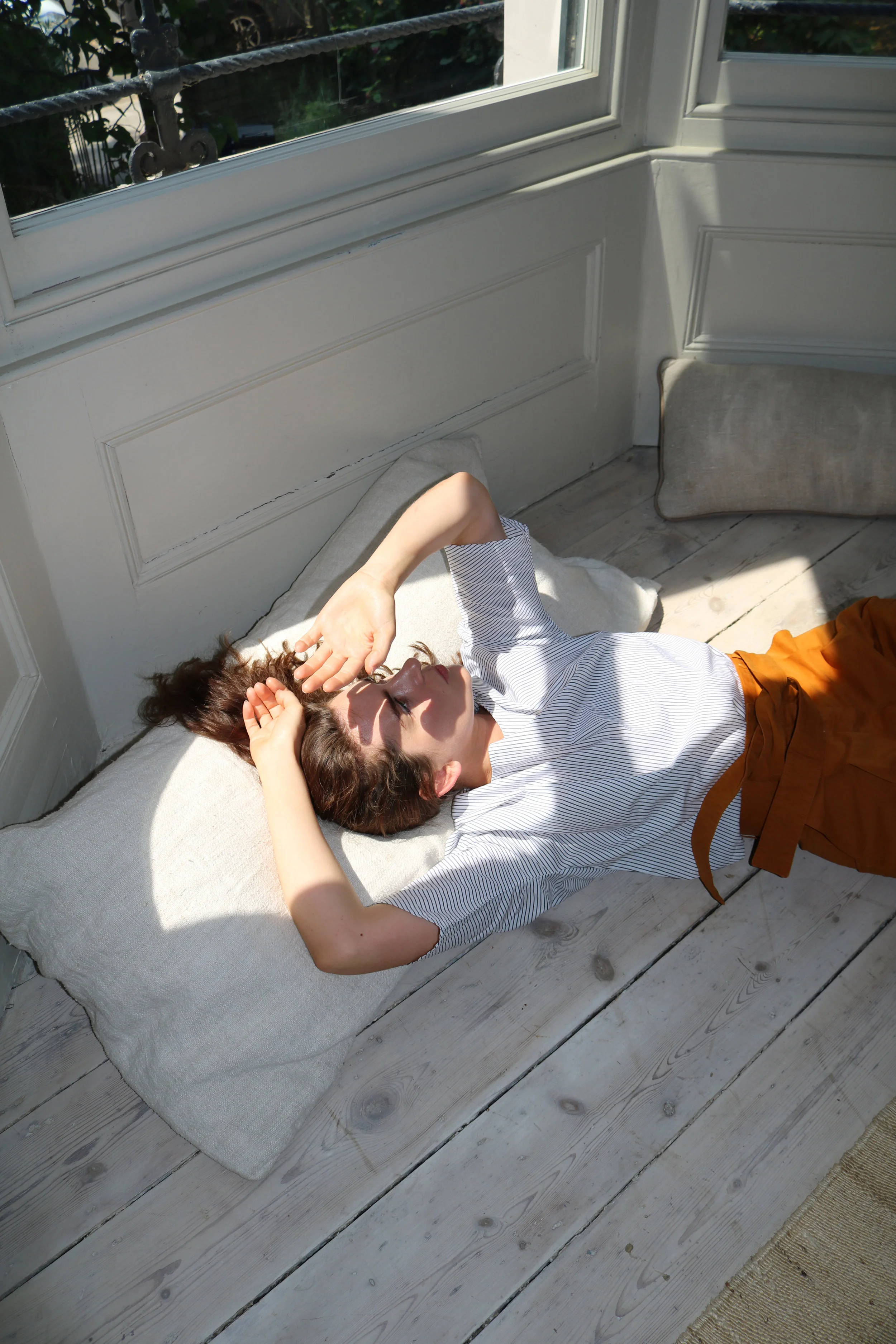 Girl lying in sun | London Lifestyle Workshop | Photograph