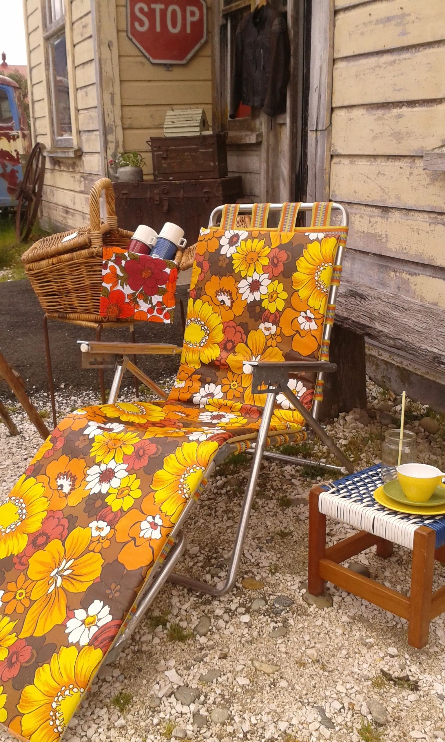 Relaxing in the sun feels great with the right Retro sunlounger and Duraware picknick ware goodies. Rad old chests in the background.