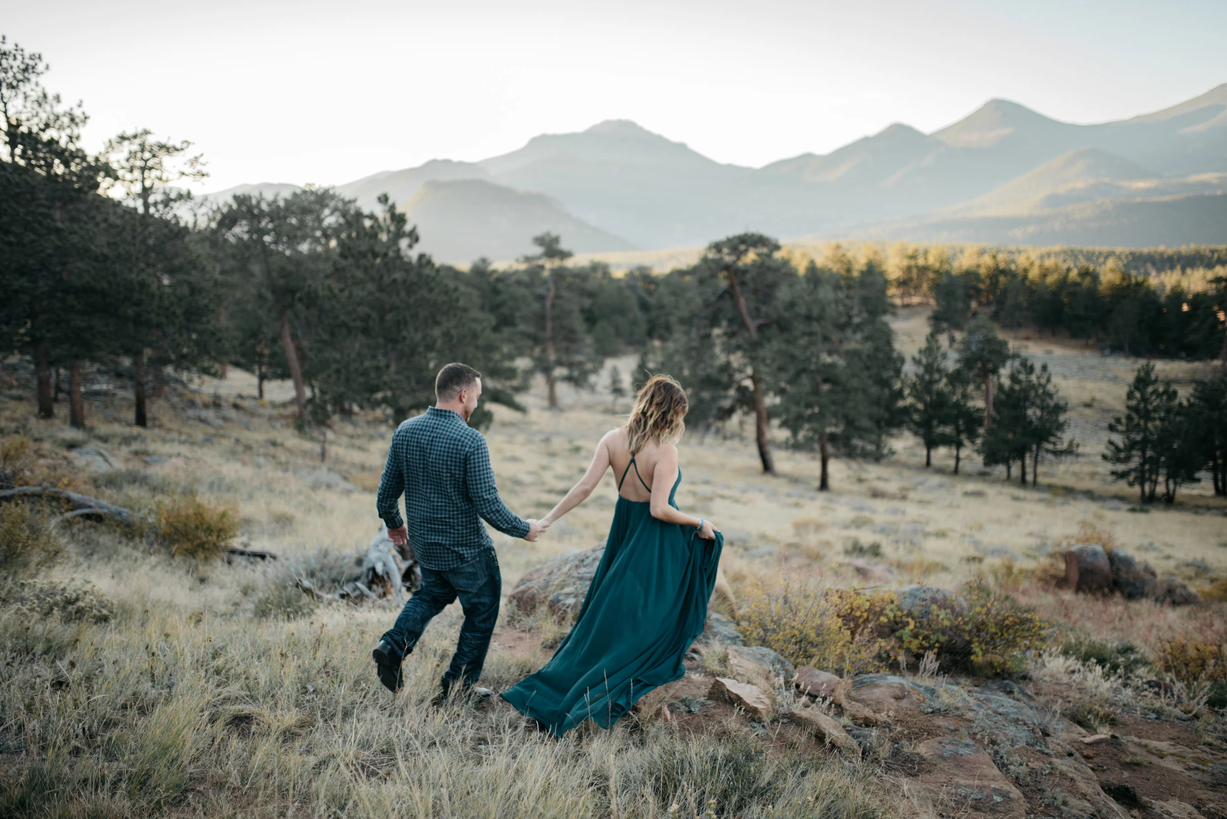 A SUNRISE ROCKY MOUNTAIN NATIONAL PARK ADVENTURE ENGAGEMENT SESSION 