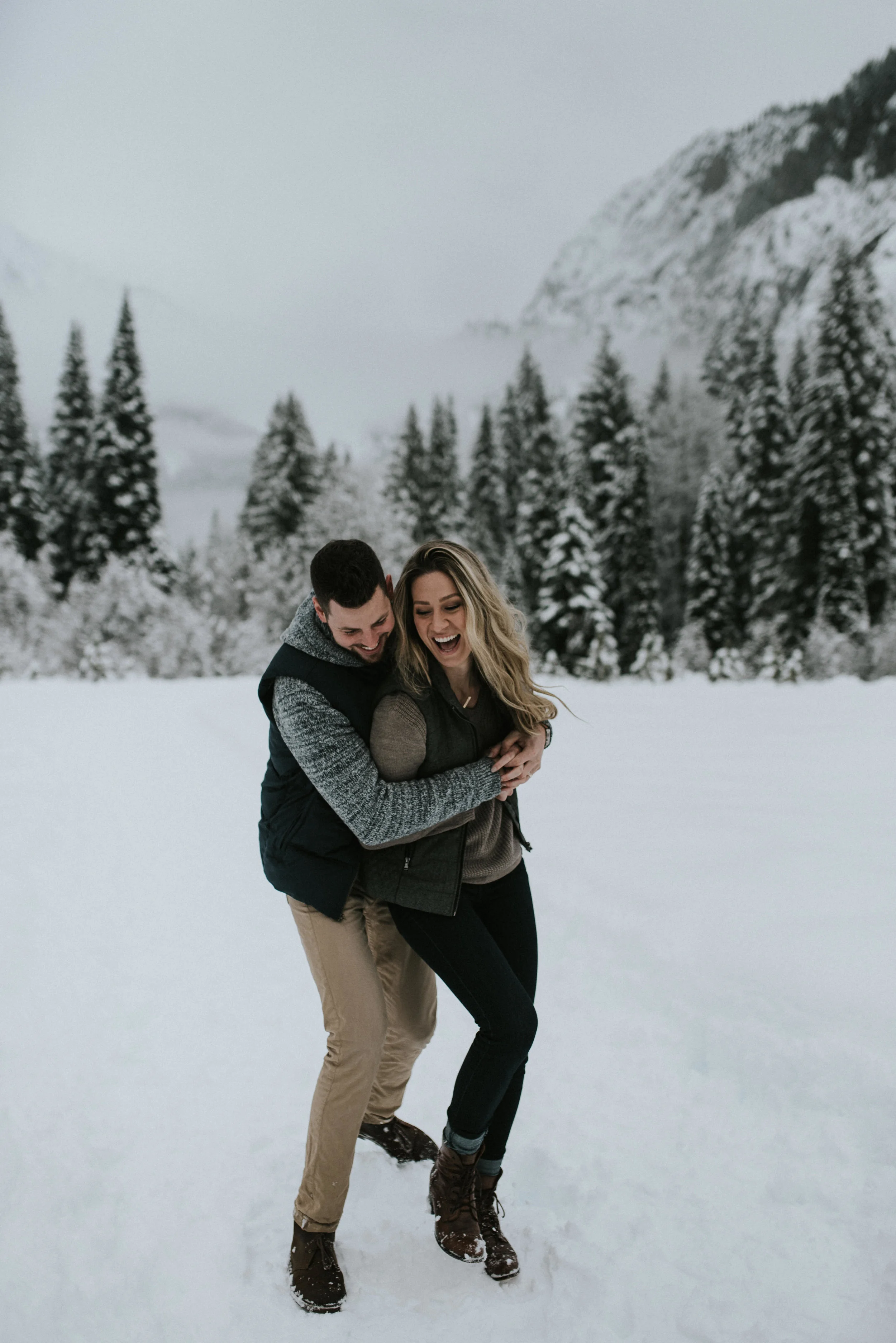  Winter engagement session in Washington 