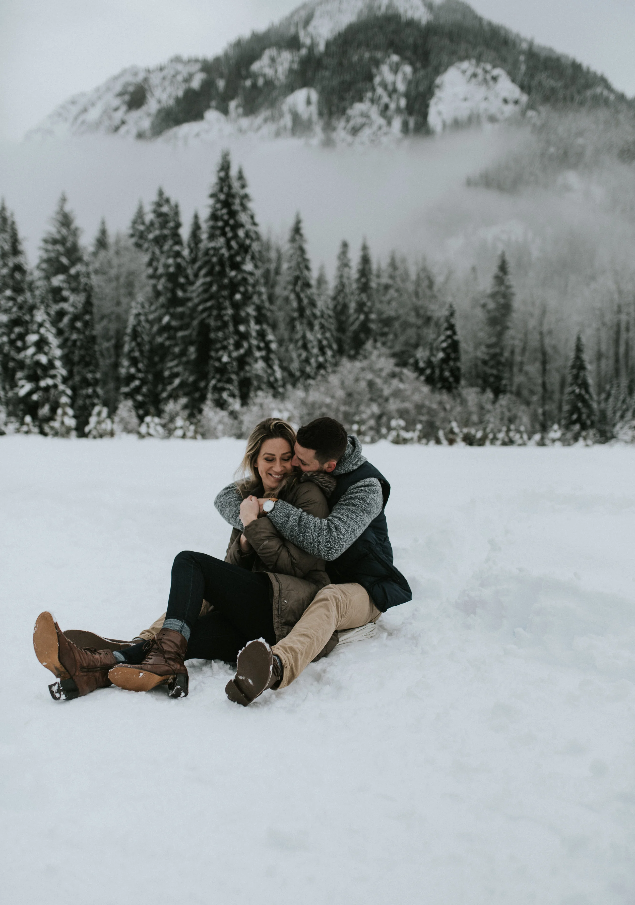  Winter snowy adventure engagement session in the North Cascade mountains. 