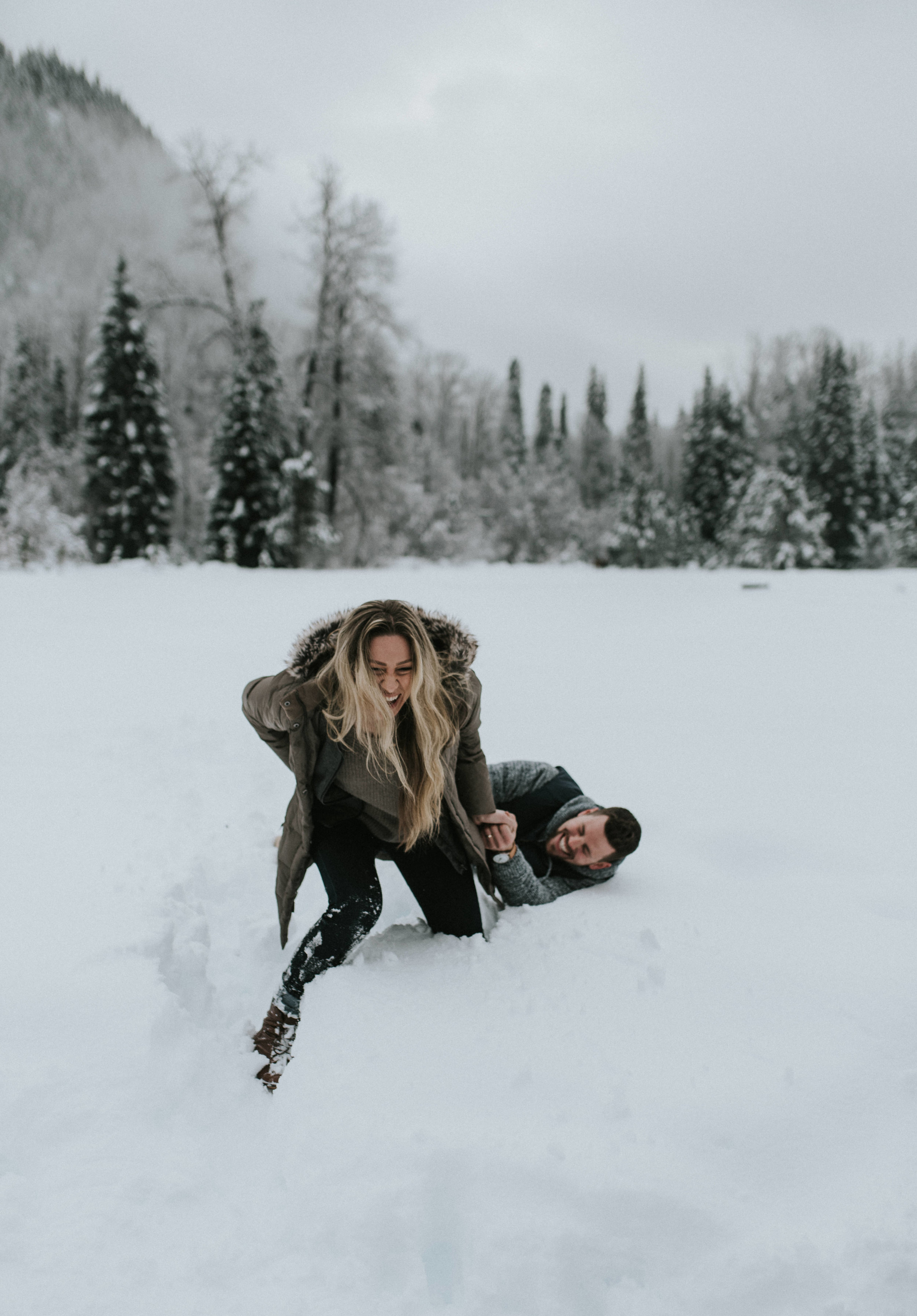  Snowy elopement in the North Cascades in Washington. PNW elopement and wedding photographer. 