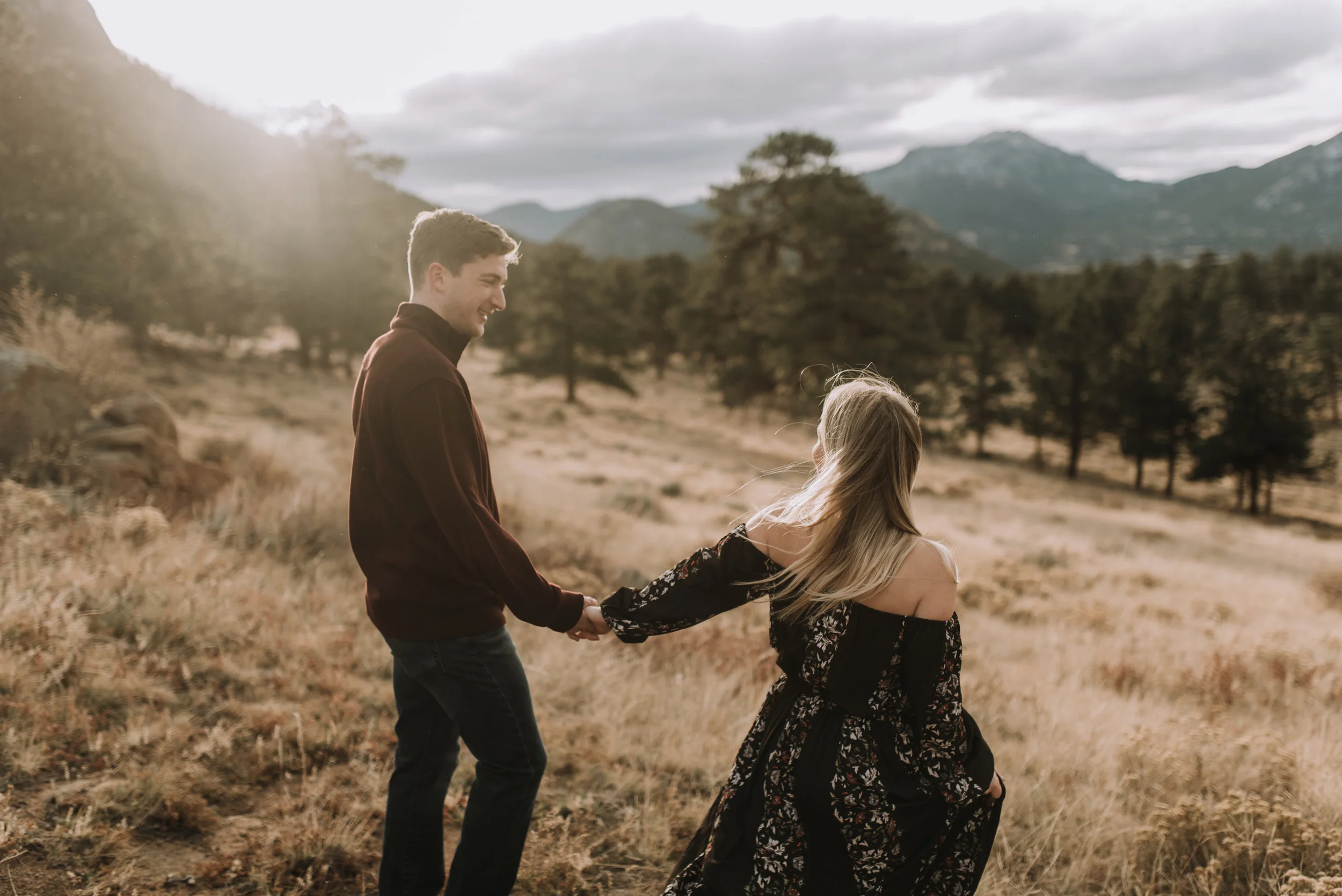 A ROCKY MOUNTAIN NATIONAL PARK SUNRISE ENGAGEMENT SESSION 