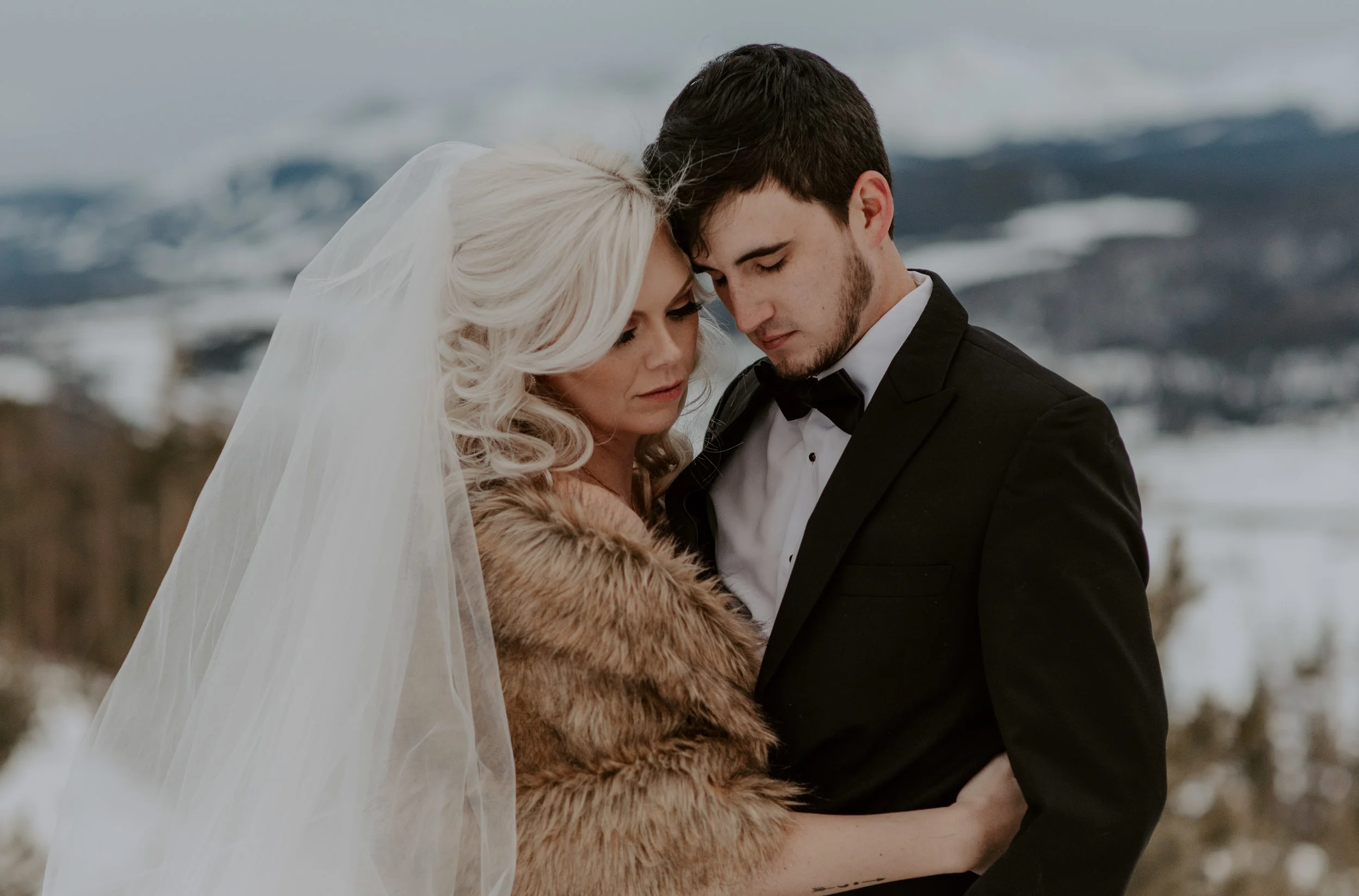  Elopement at Sapphire Point in the winter in Colorado. Destination adventure wedding and elopement photographer. 