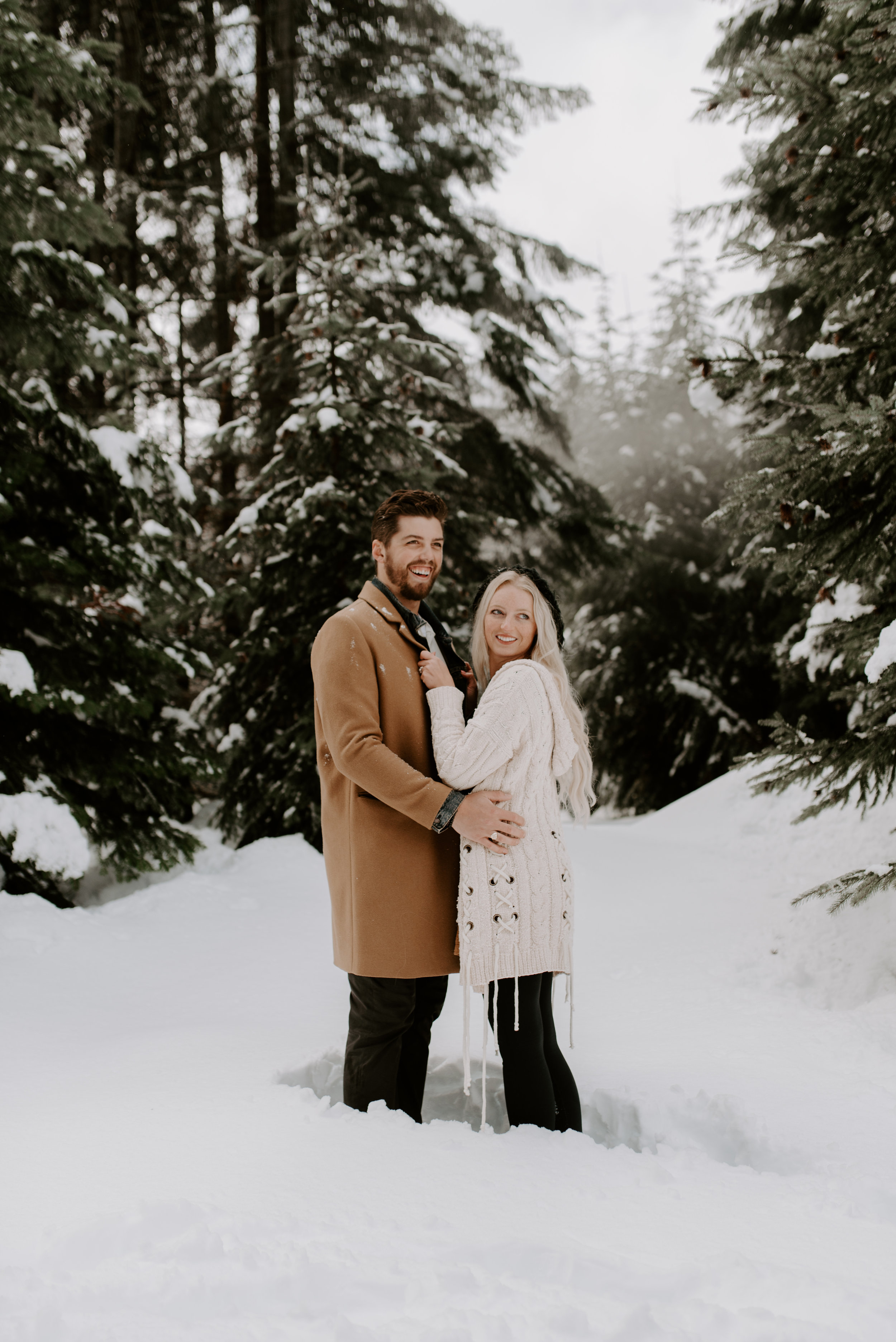  Washington adventure elopement and engagement photographer. Engagement session in the North Cascades. 