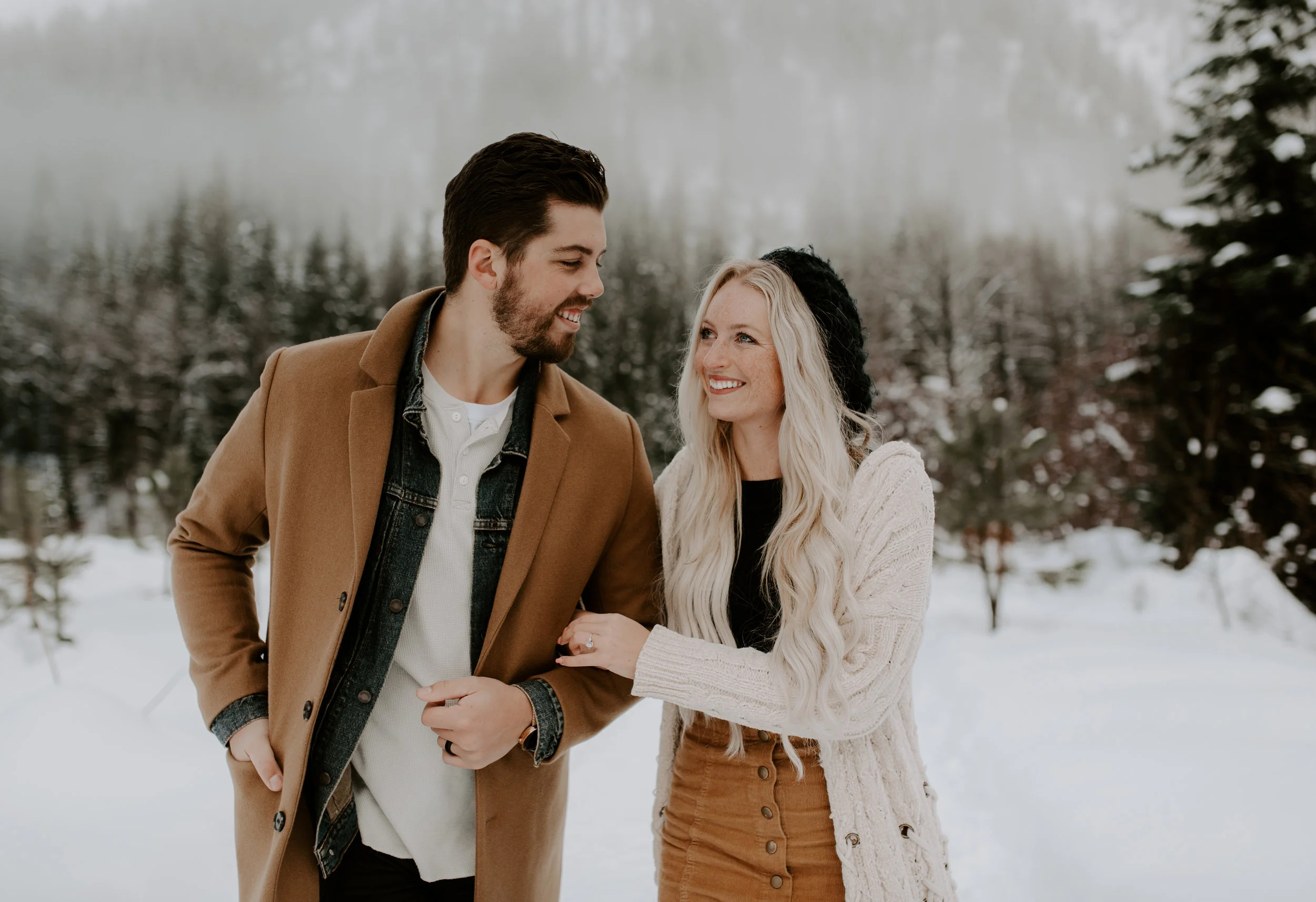  Winter elopement in the North Cascades. Washington elopement photographer. 