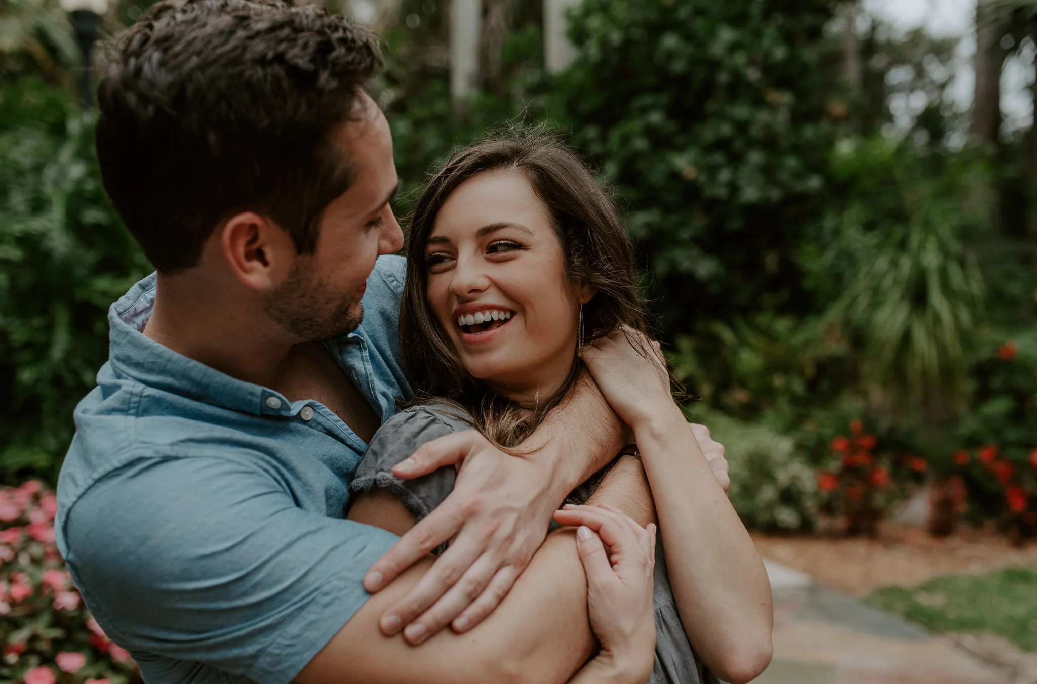  Tampa, Florida engagement photos at Sunken Garden 