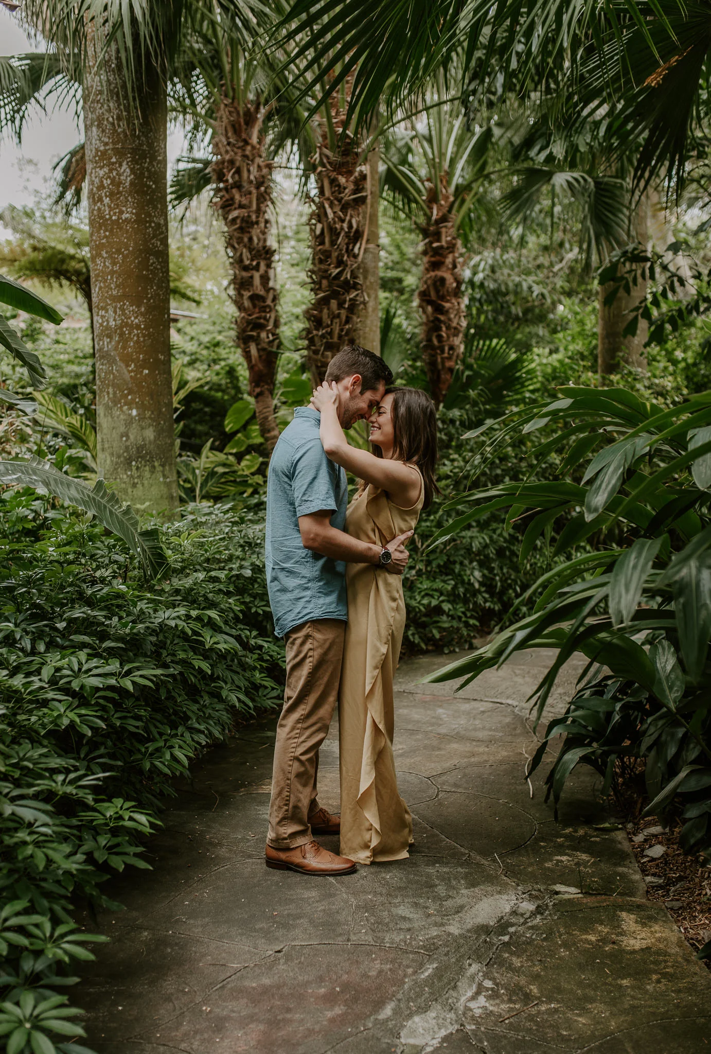  Tampa, Florida engagement session. Florida engagement session photographer at Sunken Gardens. 