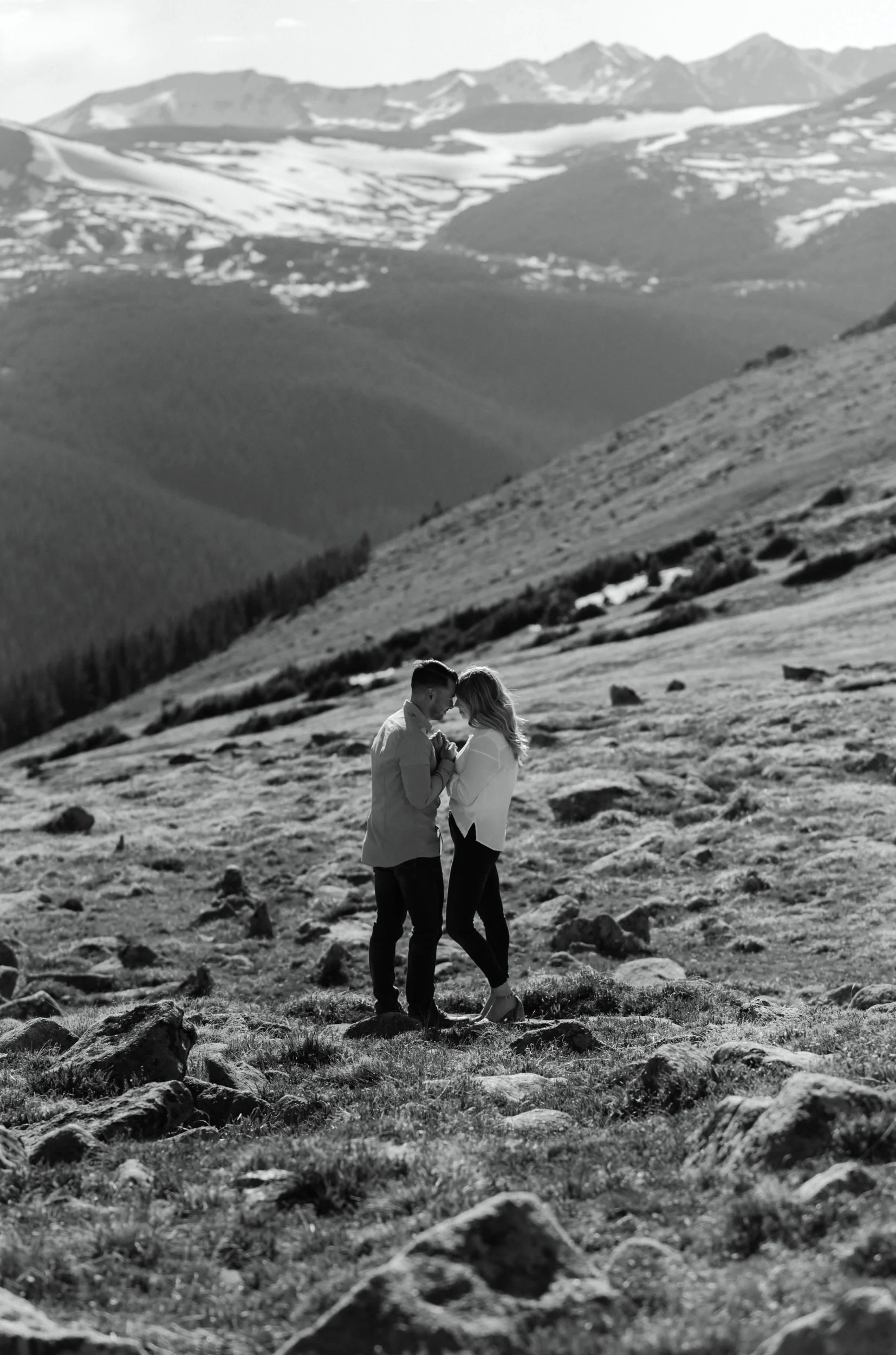  Engagement session at Trail Ridge Road in Rocky Mountain National Park 