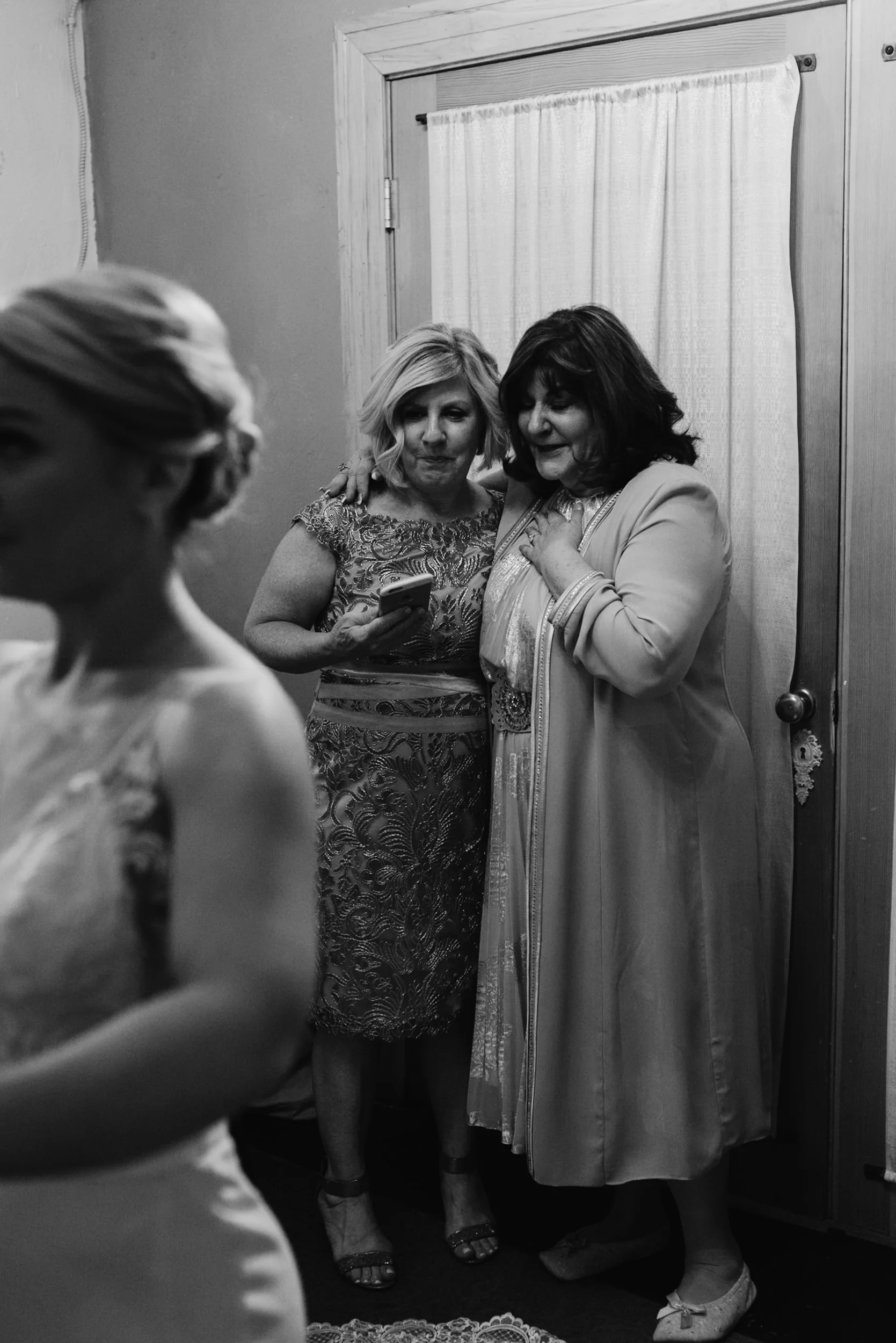  Colorado wedding photographer. Getting ready at Moss in Denver. 