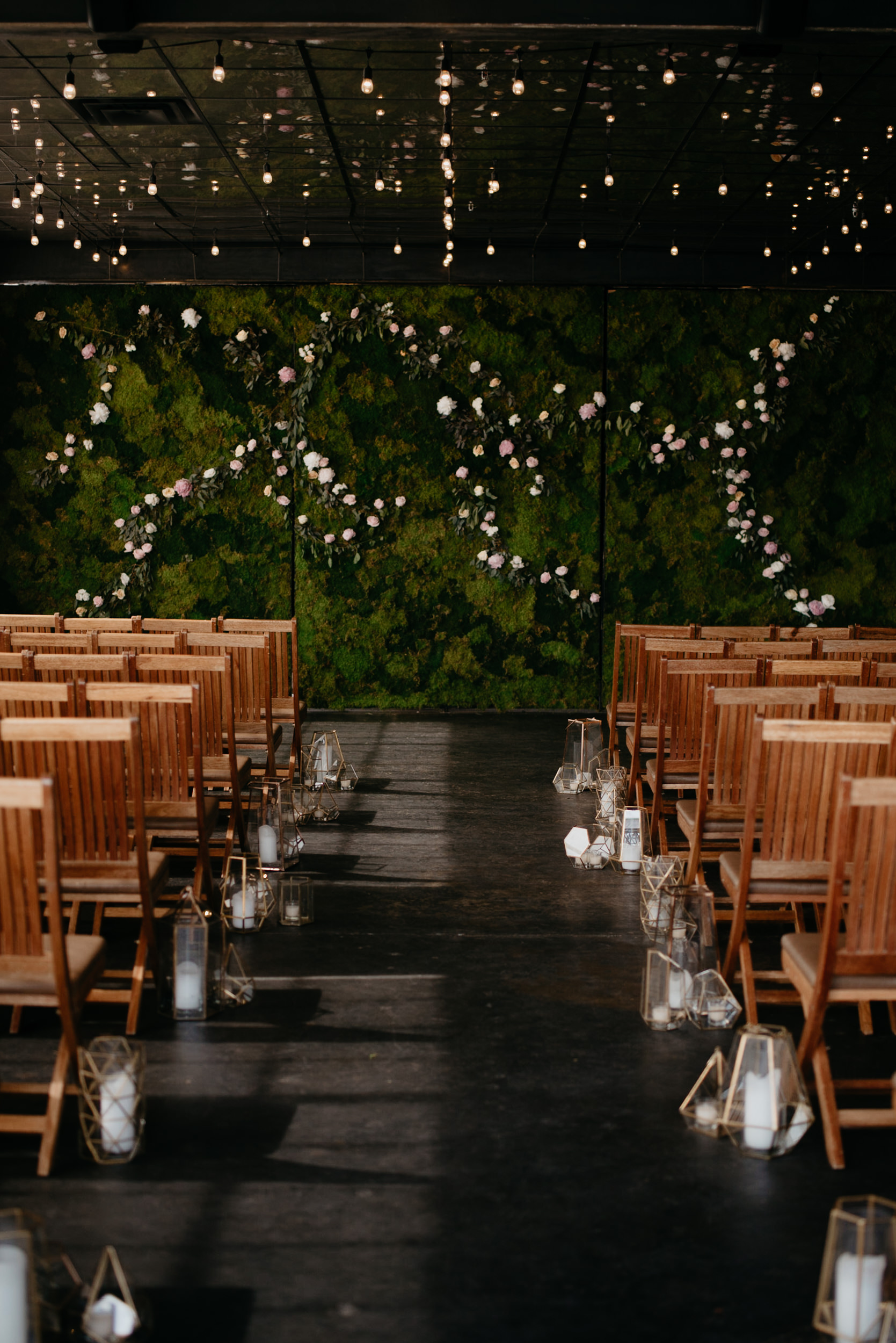  Denver Moss ceremony wall. Colorado wedding photographer 