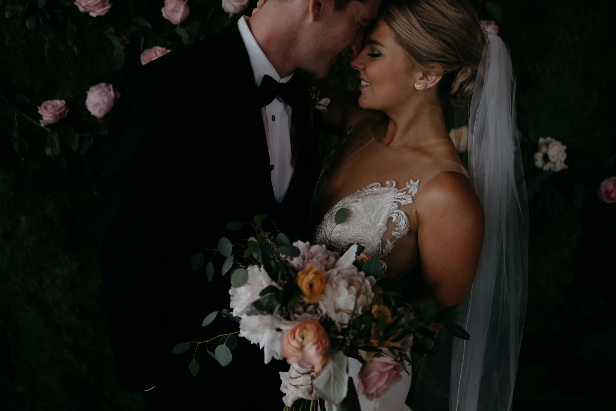  Colorado wedding photos by Alyssa Reinhold. Denver Moss wedding photographer. 