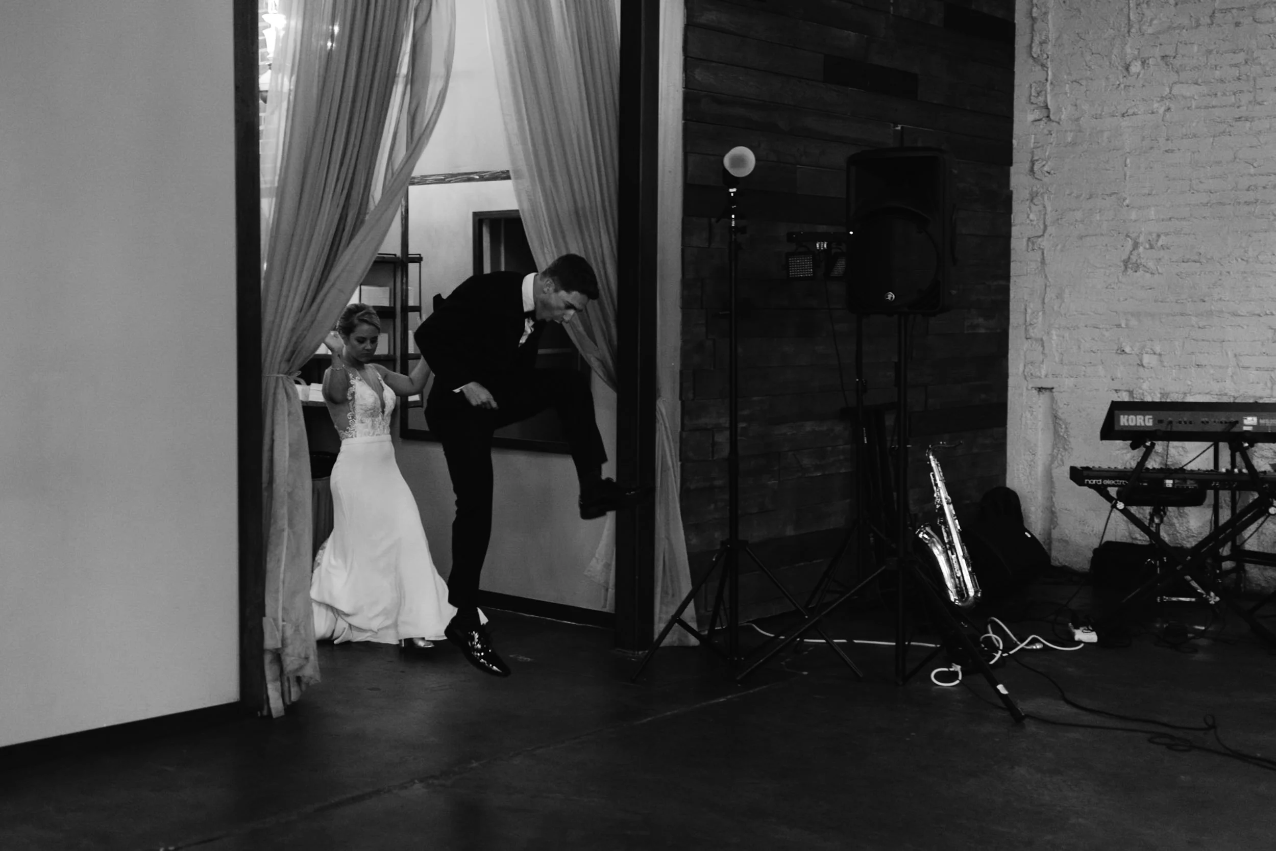  Alyssa Reinhold, Colorado wedding photographer. Groom entrance as Moss wedding. 