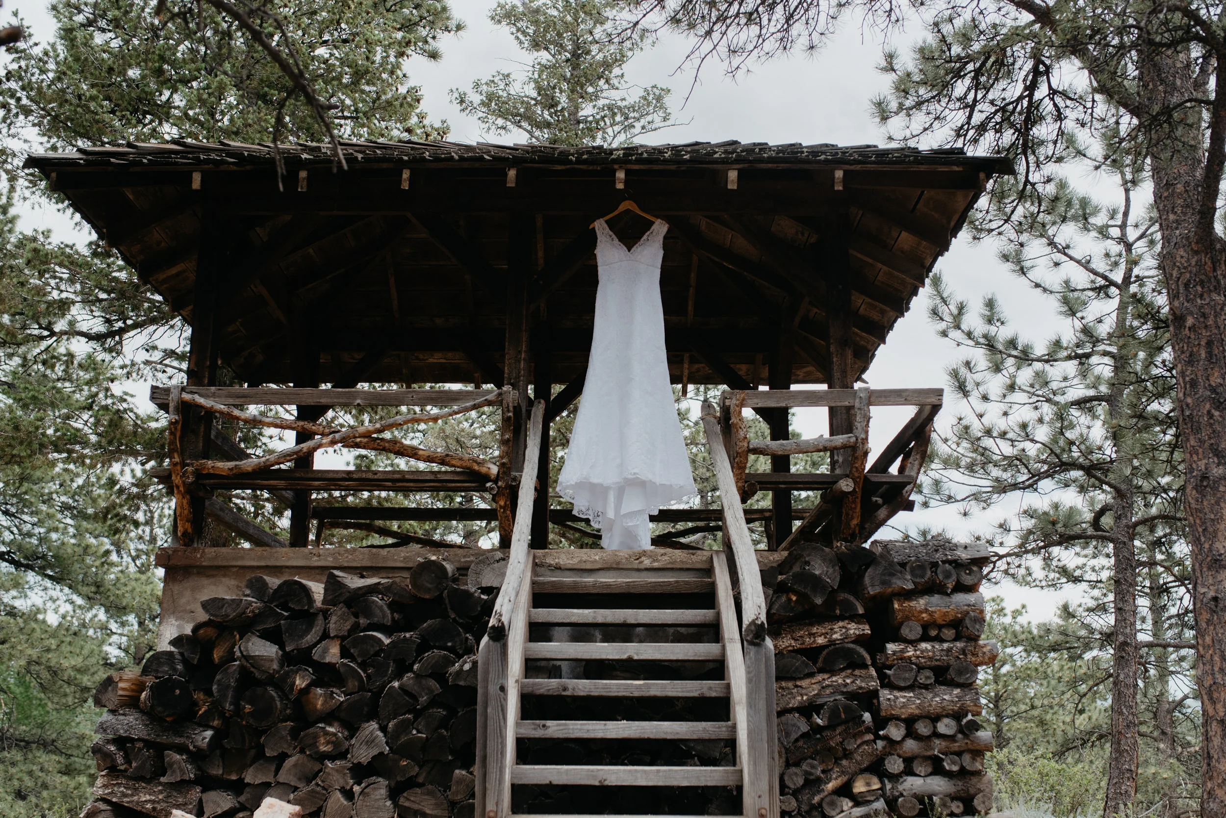  Colorado elopement photographer. Dress hanging for RMNP elopement. 